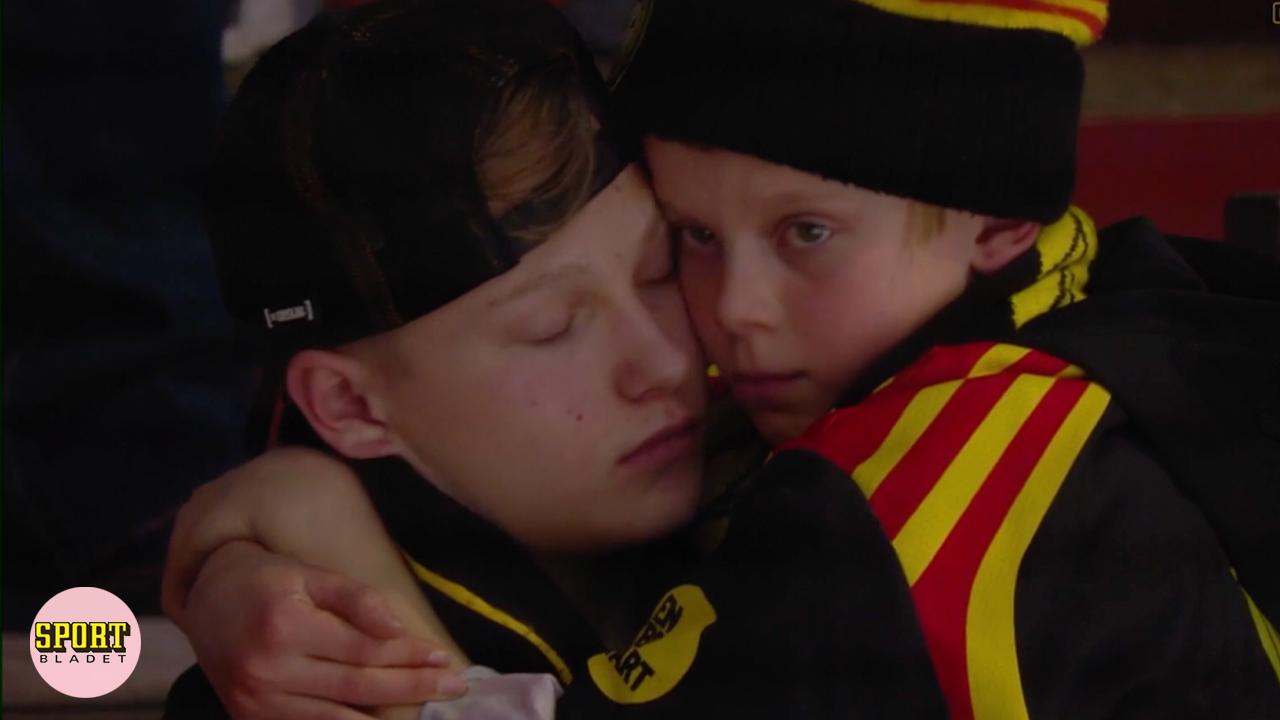 Robin och Rasmus efter Brynäs förlust – en av vårens vackraste sportbilder