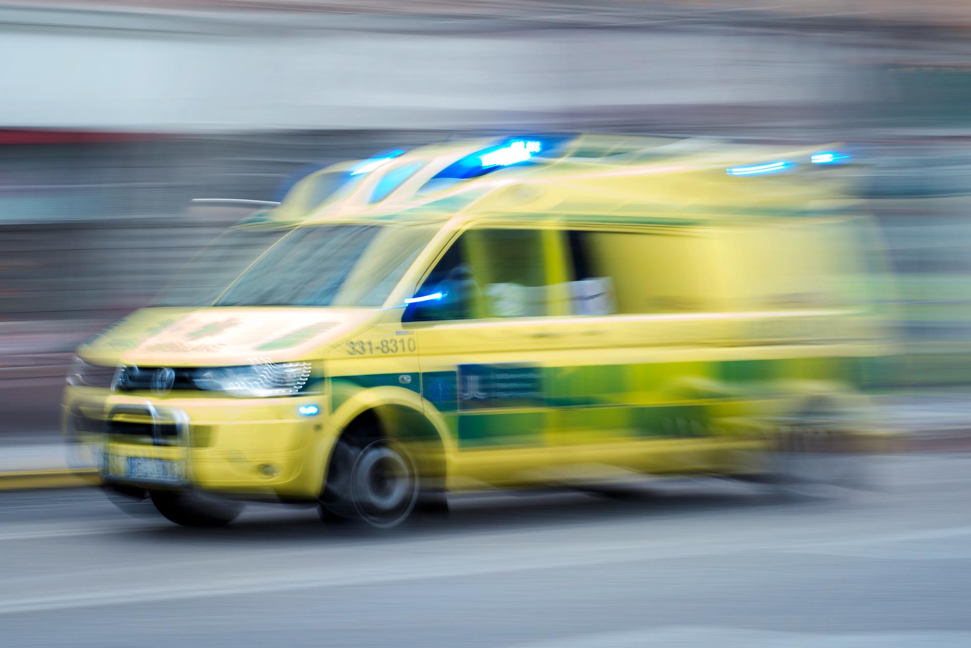 Två personer har förts till sjukhus efter en elolycka på ett ställverk i Eslöv. Arkivbild.