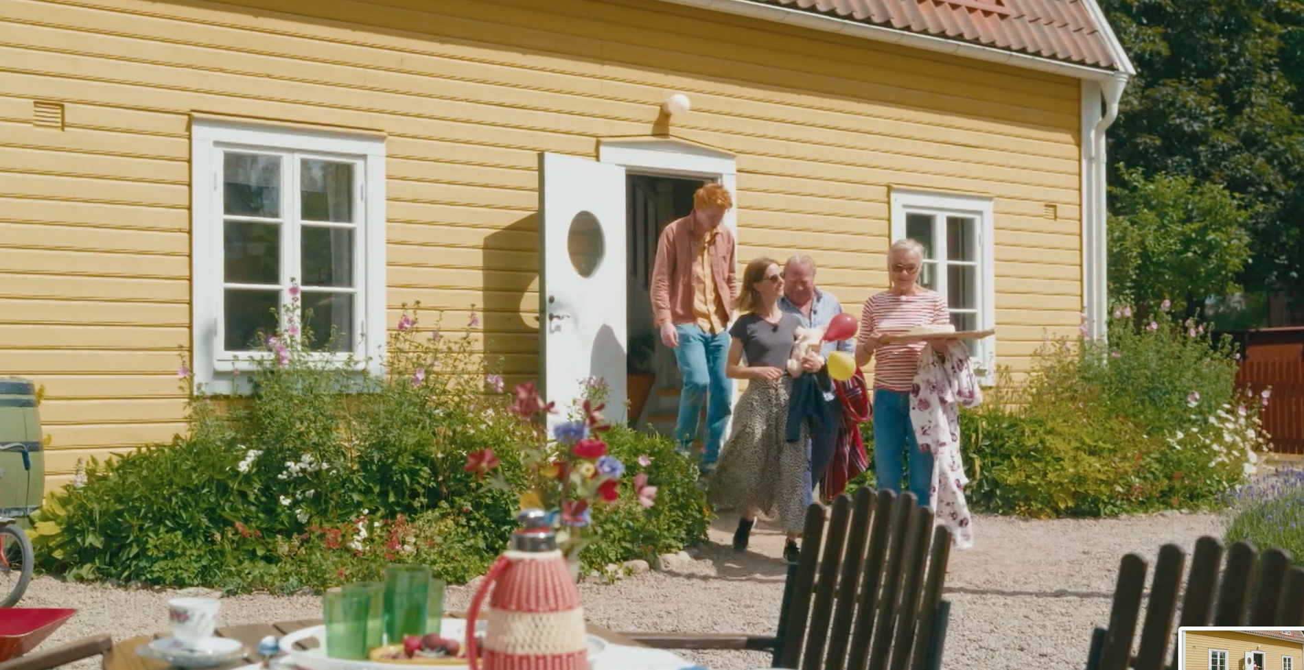 Skådespelarna återförenades i huset i Vimmerby – där Lotta-filmerna spelades in för 30 år sedan. 