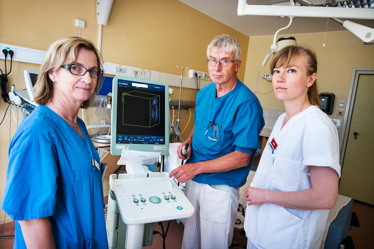 Katarina Tunon, Pär Nordin och Charlotta Larsson arbetar med forskningsprojketet vid Östersunds sjukhus, då mammorna undersöks med tredimensionellt analt ultraljud efter förlossningen.