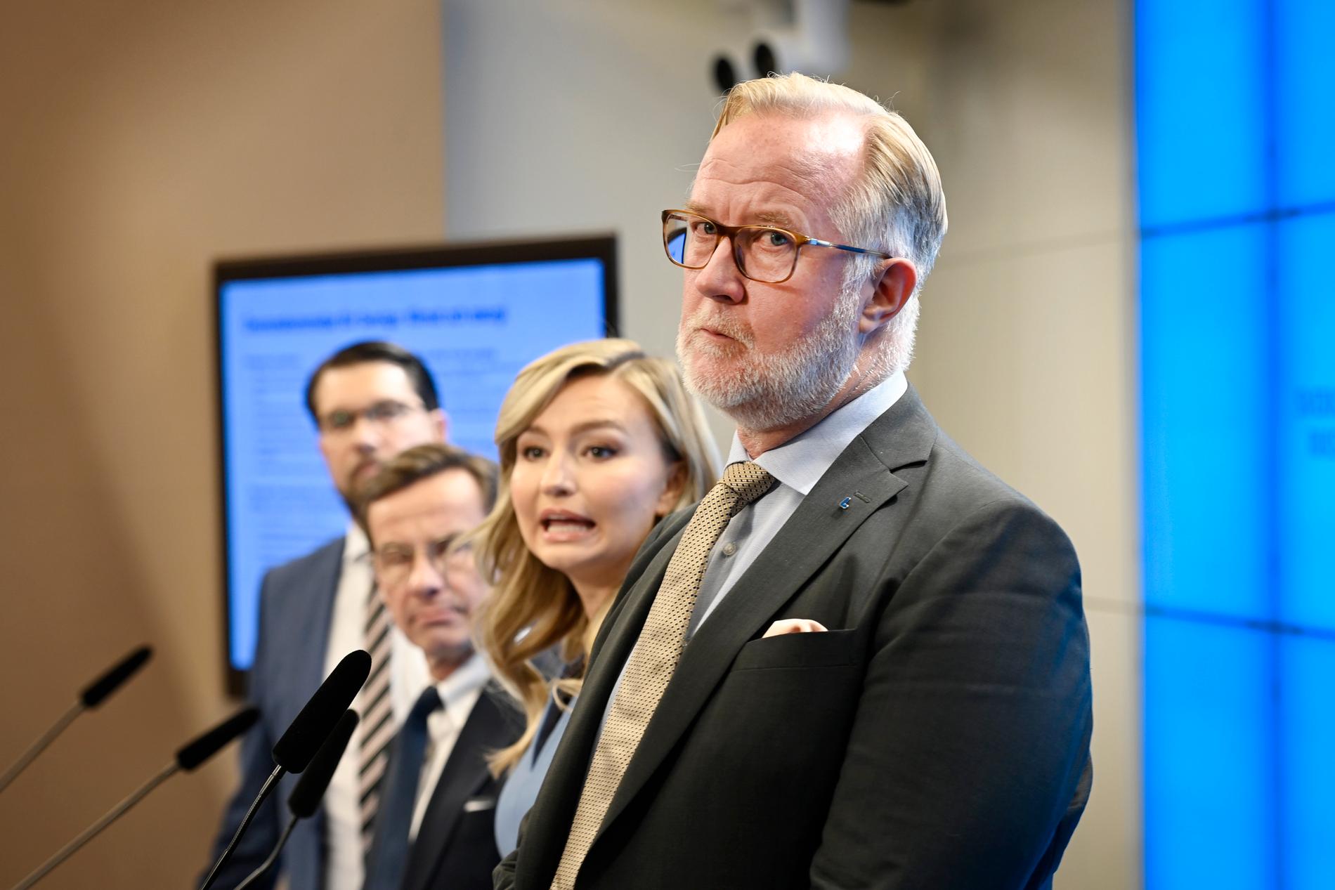 Jimmie Åkesson (SD), Ulf Kristersson (M), Ebba Busch (KD) och Johan Pehrson (L) på presskonferens i riksdagens presscenter för att presentera det nya regeringsunderlaget i oktober.