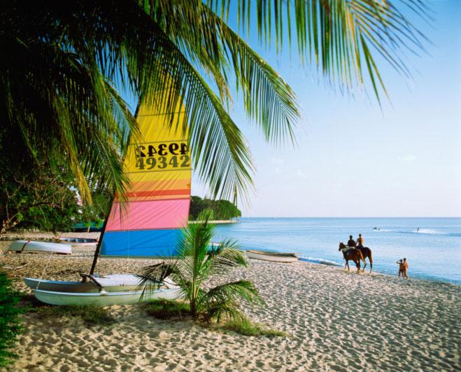 Barbados Den självständiga östaten Barbados är en av världens mest tättbefolkade stater. Där finns ändå lugna paradisstränder för avkopplande sol och bad. Barbados är Fritidsresors stora charternyhet i år. Kolla in de billigaste charterresorna till Barbados här.