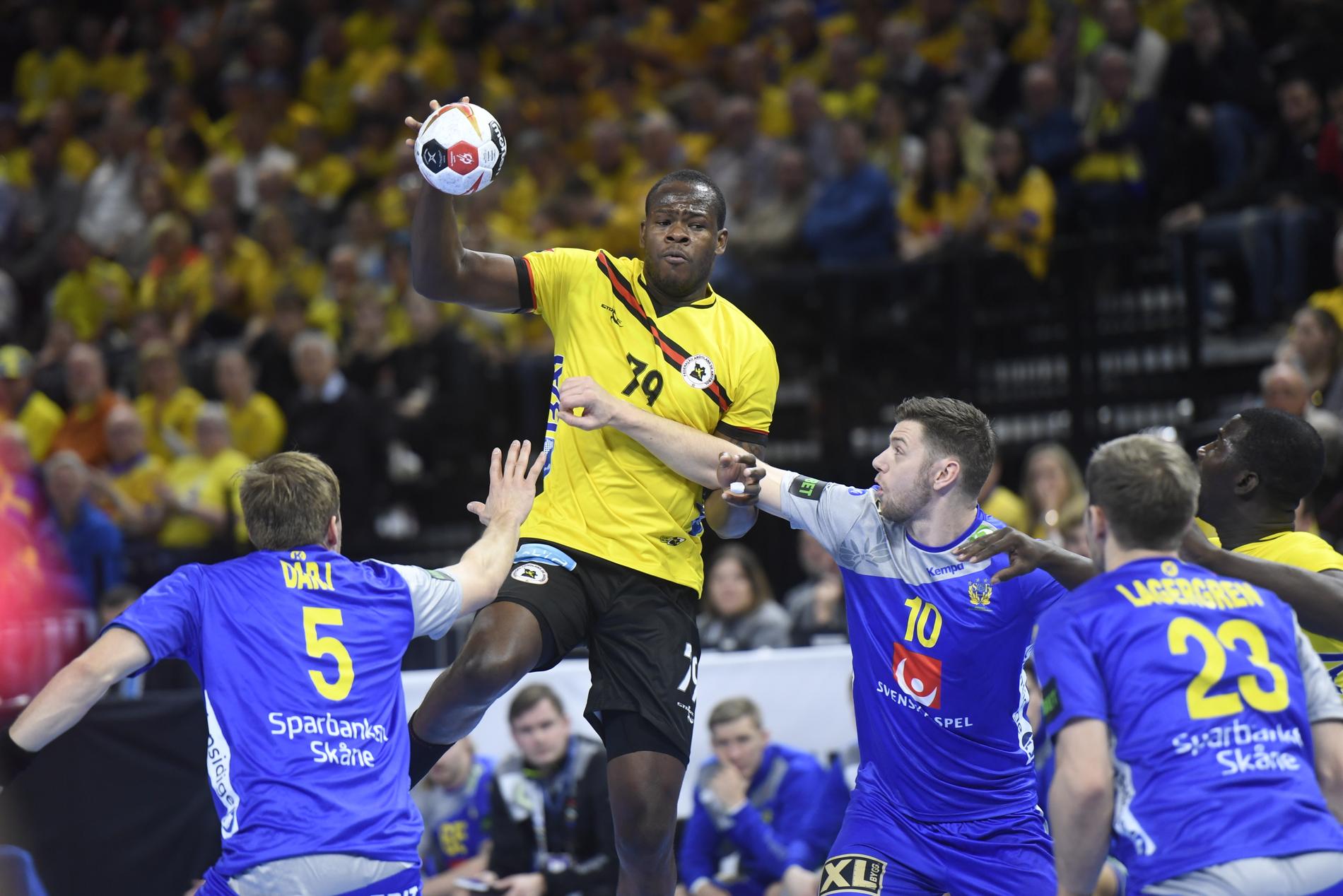 Sverige mötte Angola i förra handbolls-VM. Nu har turneringen utökats från 24 till 32 lag. Arkivbild.