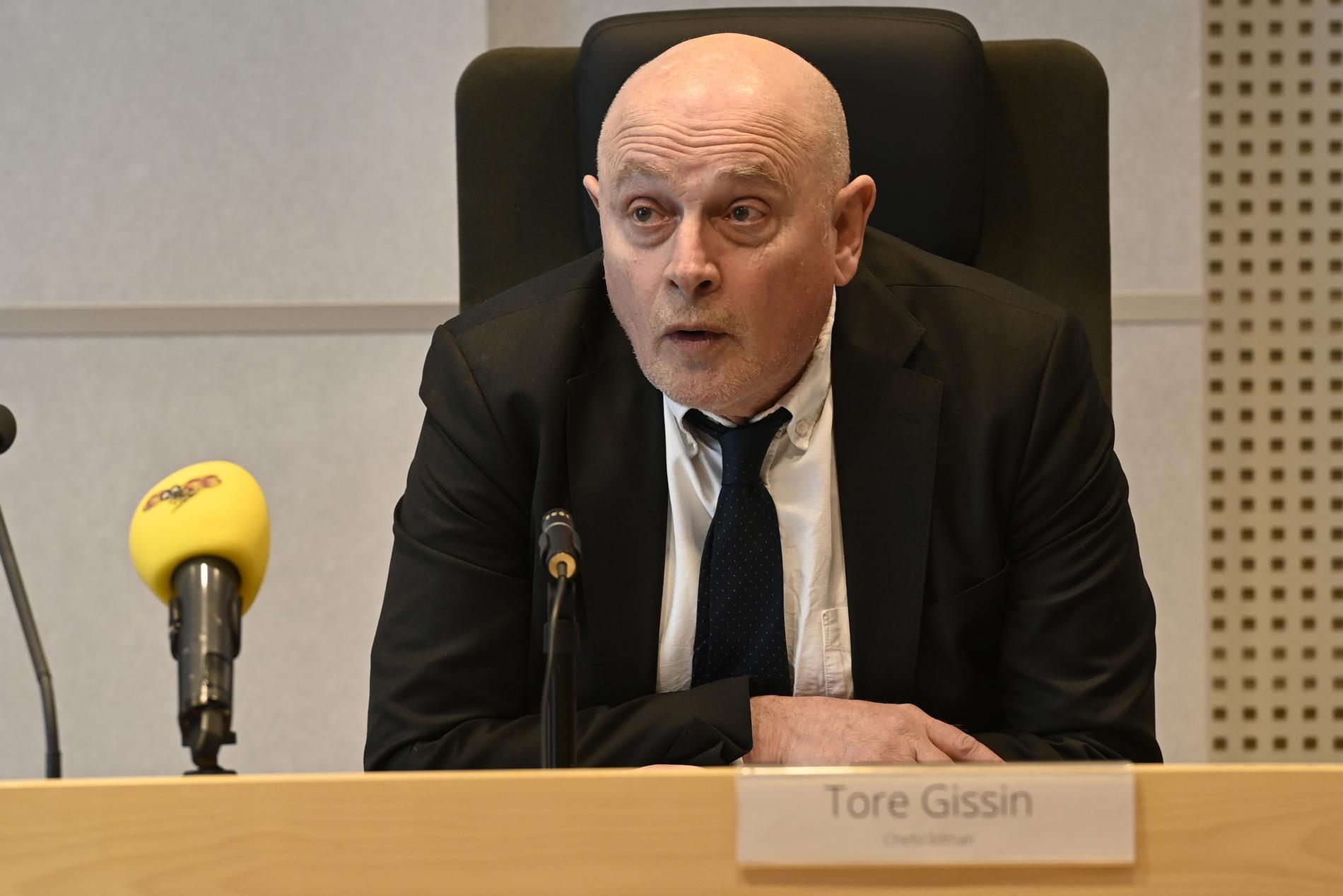 Chefsrådmannen Tore Gissin under onsdagens pressträff. 