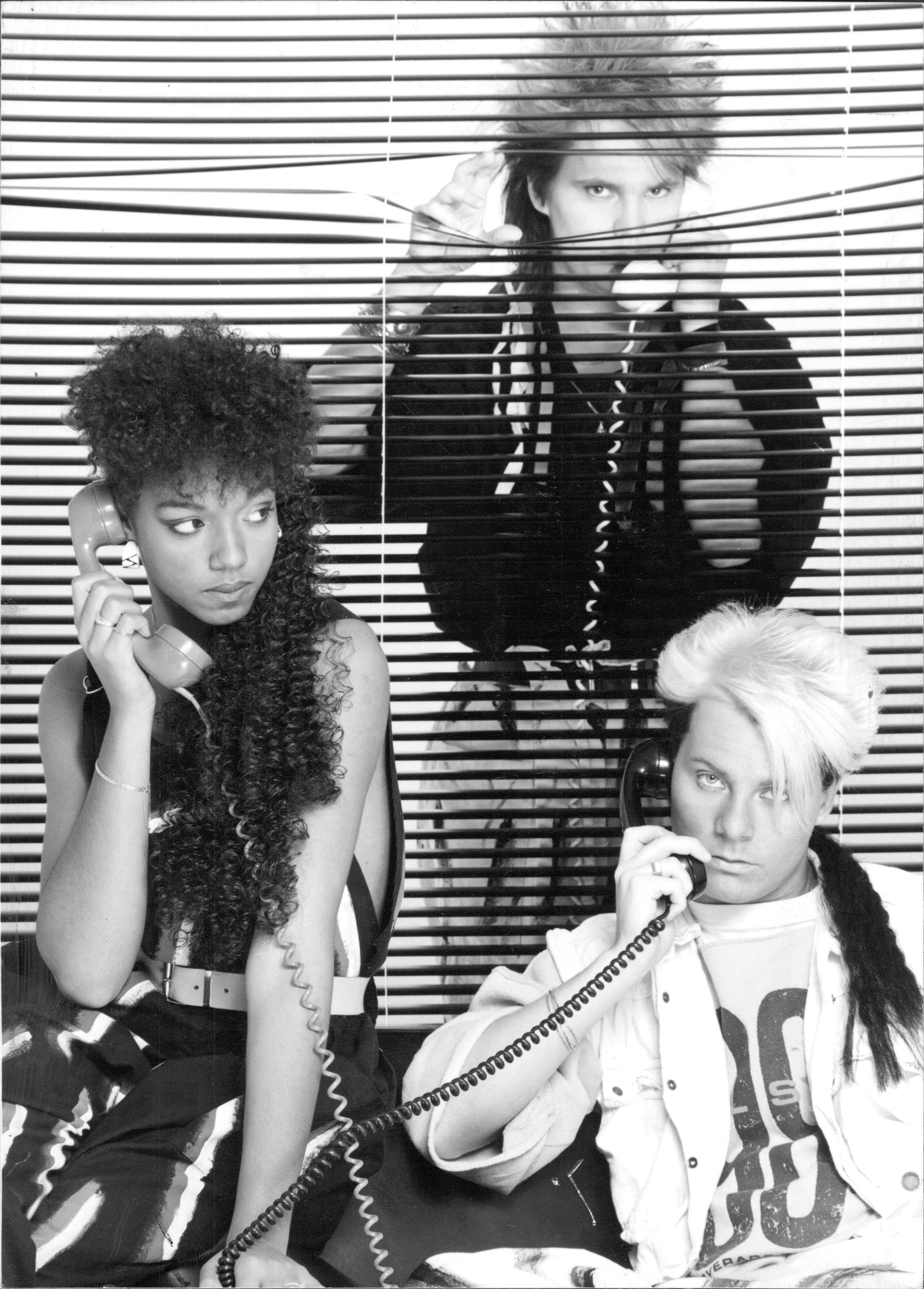 Style på en officiell promotionbild från 1985