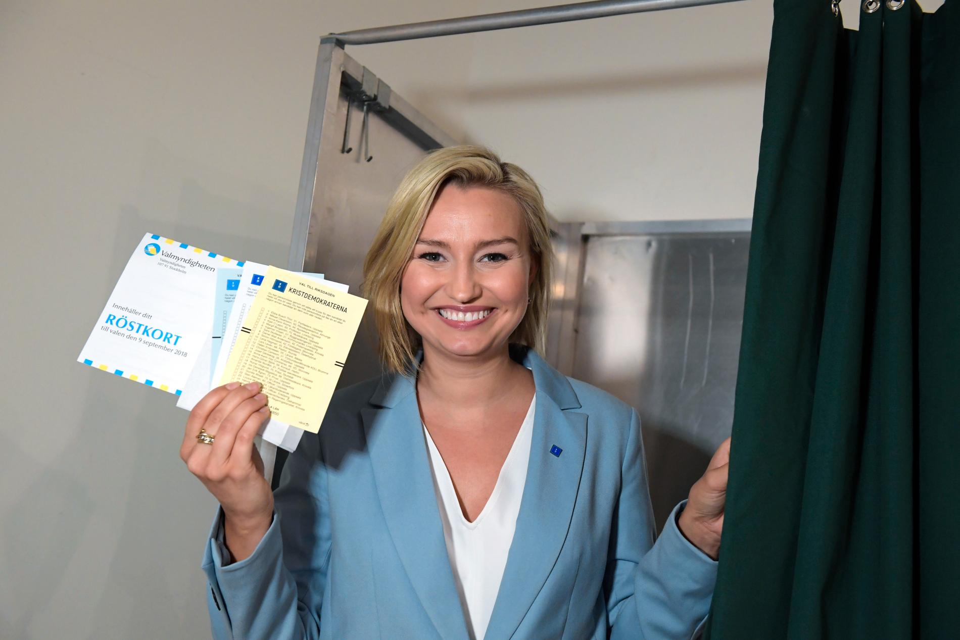 Kristdemokraternas partiledare Ebba Busch Thor (KD) förtidsröstade på Kulturhuset i Stockholm.