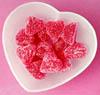 Bjud på geléhjärtan i denna frostade skål med rött hjärta i botten, Saga form, 129 kr, Roliga manschettknappar, Coctail, 350 kr.