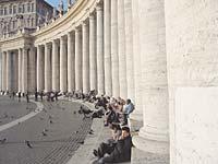 Vatikanen tar på krafterna – luta dig tillbaka en stund i solen på Petersplatsen.