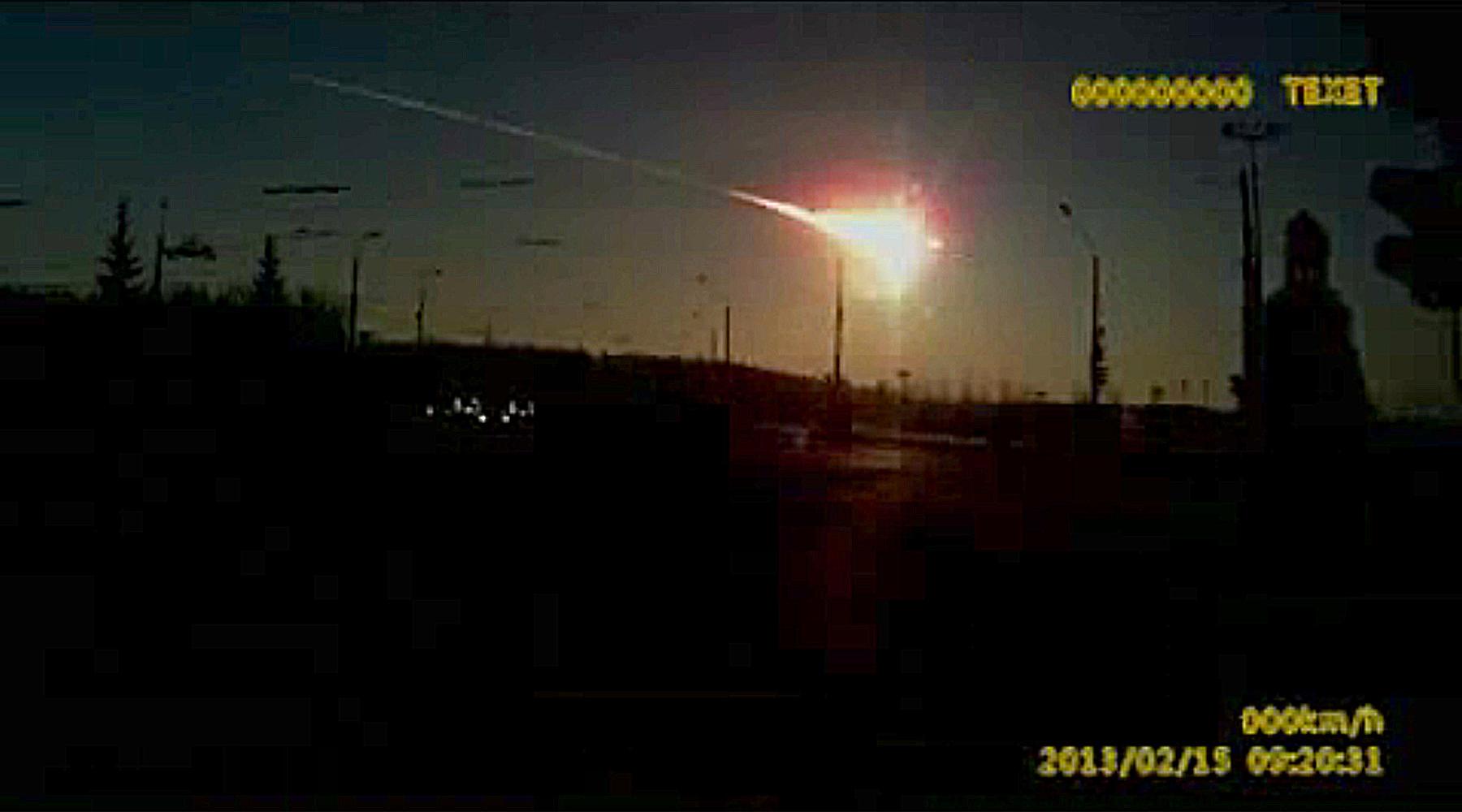 Det berömda meteoritnedslaget i Ryssland i februari 2013. Arkivbild.
