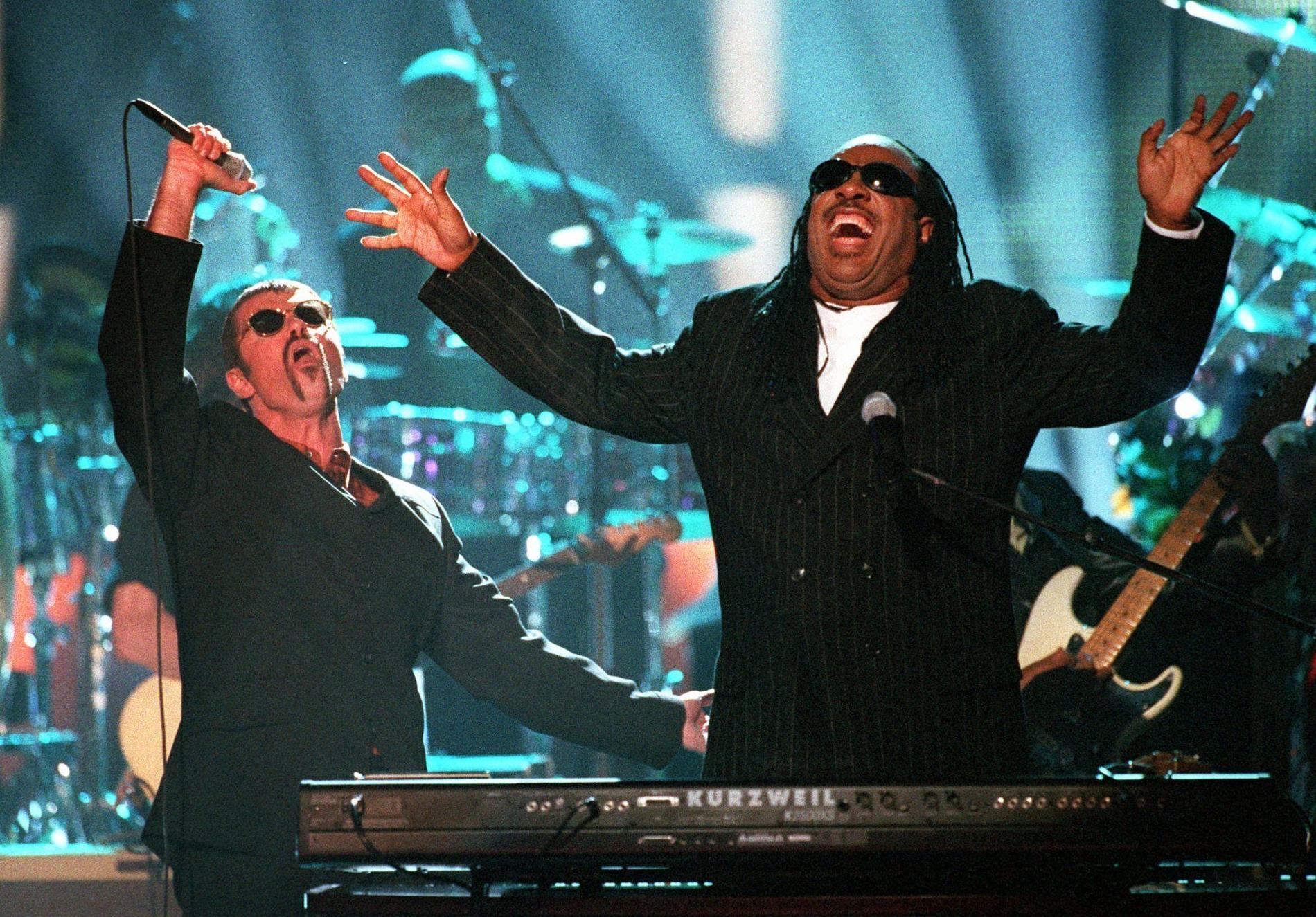 George Michael uppträdde med Stevie Wonder 1997.