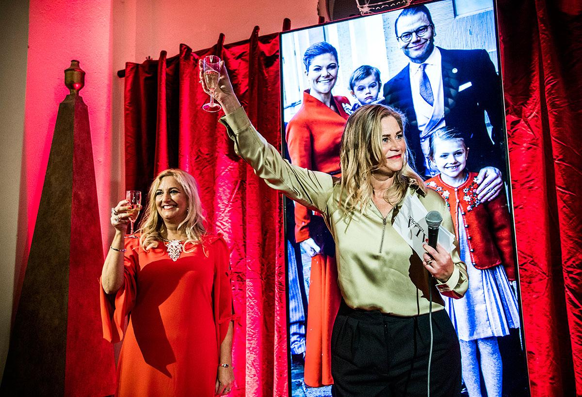 I morgon kommer det första numret av Aftonbladets nya helg­magasin Gala Magazine – i går firades premiären med en skål av magasinets chefredaktör Petra Lindell och Aftonbladets printchef Erika Scott.