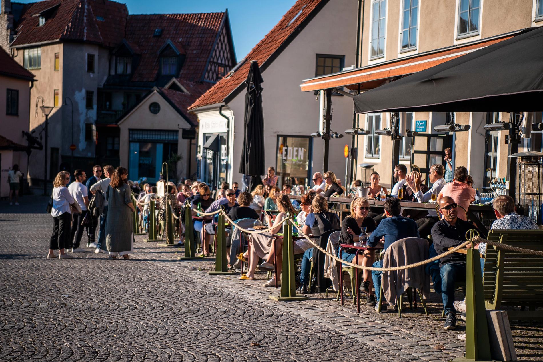 Folksamling i Visby vid ett tidigare tillfälle i sommar.