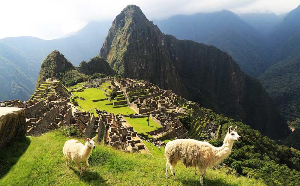 Inkastaden Machu Picchu är en stor turistmagnet. 