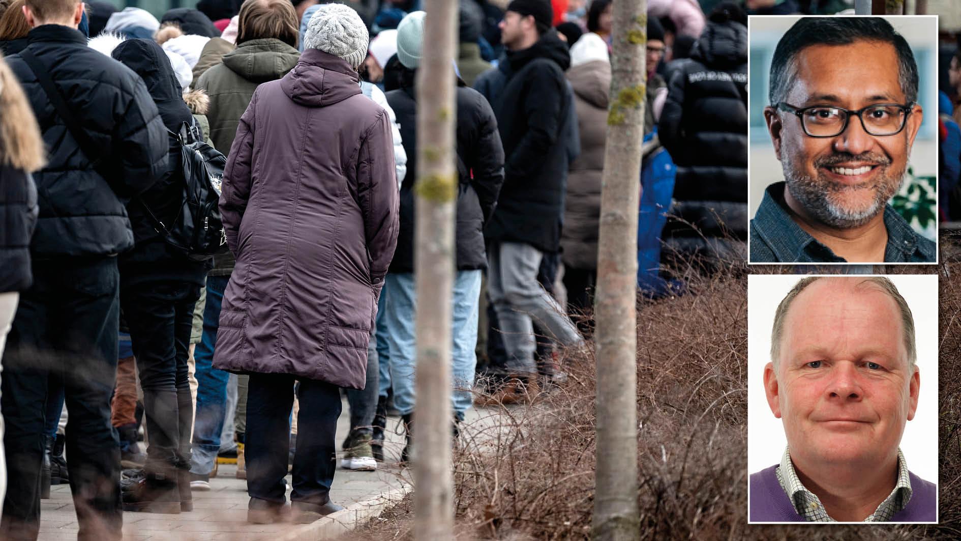 Flyktingar från Ukraina köar utanför Migrationsverket i Jägersro, Malmö. Även om allt fler nu ställer sig positiva till att ta emot flyktingar så visar forskningen att diskrimineringen i Sverige lika omfattande nu som för tjugo år sedan, skriver forskarna Ali Ahmed och Mats Hammarstedt.