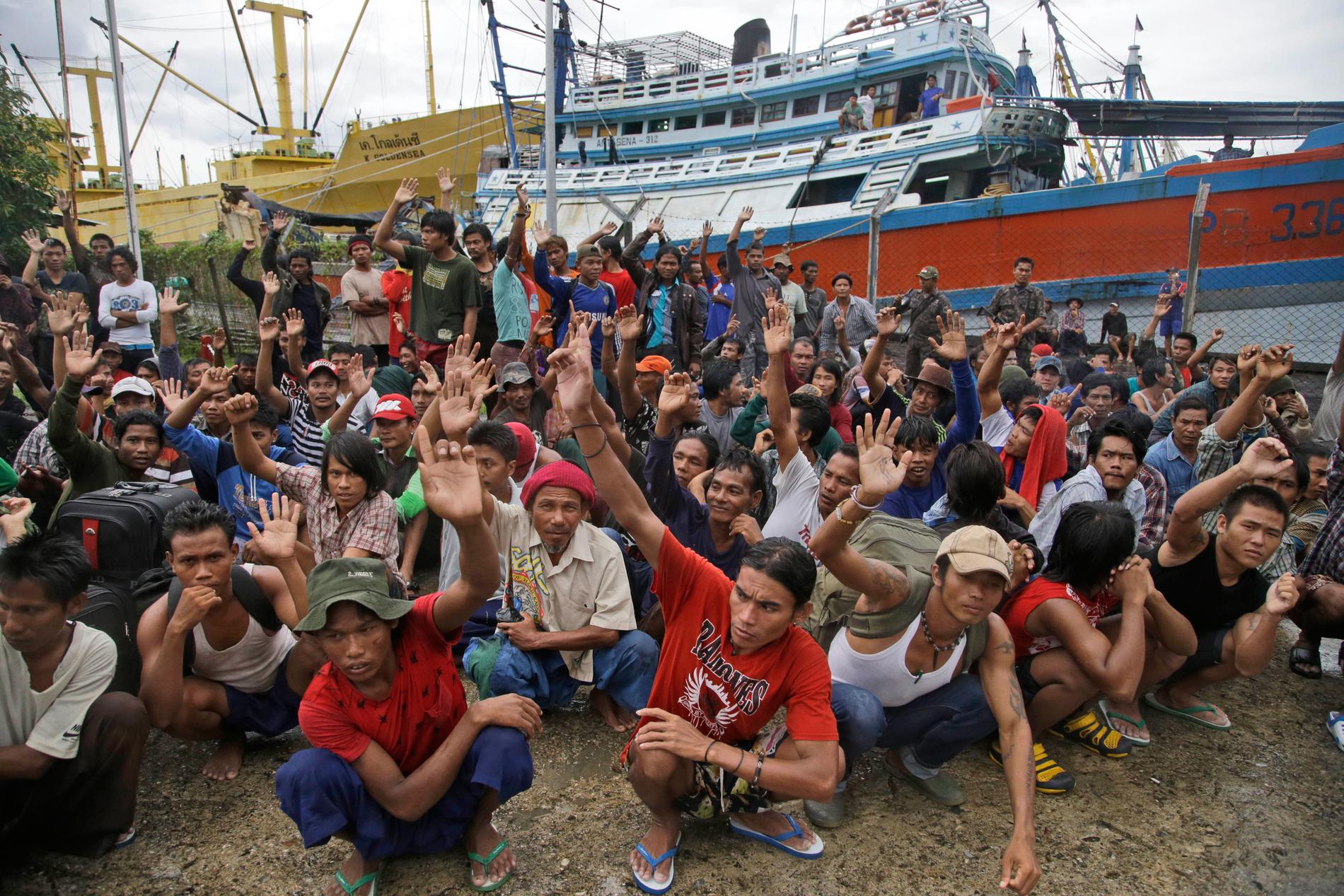 En grupp burmesiska fiskare röstar om de ska få åka hem