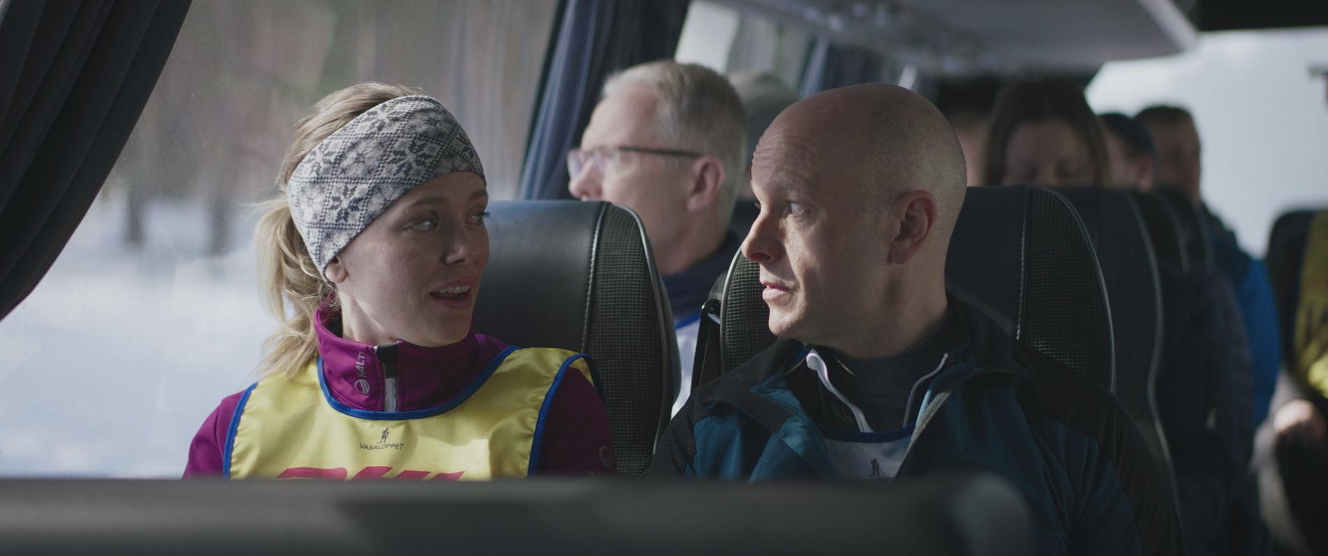 Just nu visas den svenska filmen "Ur spår" med Katia Winter och Fredrik Hallgren på Netflix. Om den blir en internationell succé kan filmskaparna få mer pengar av strömningstjänsten enligt ett nytt avtal.