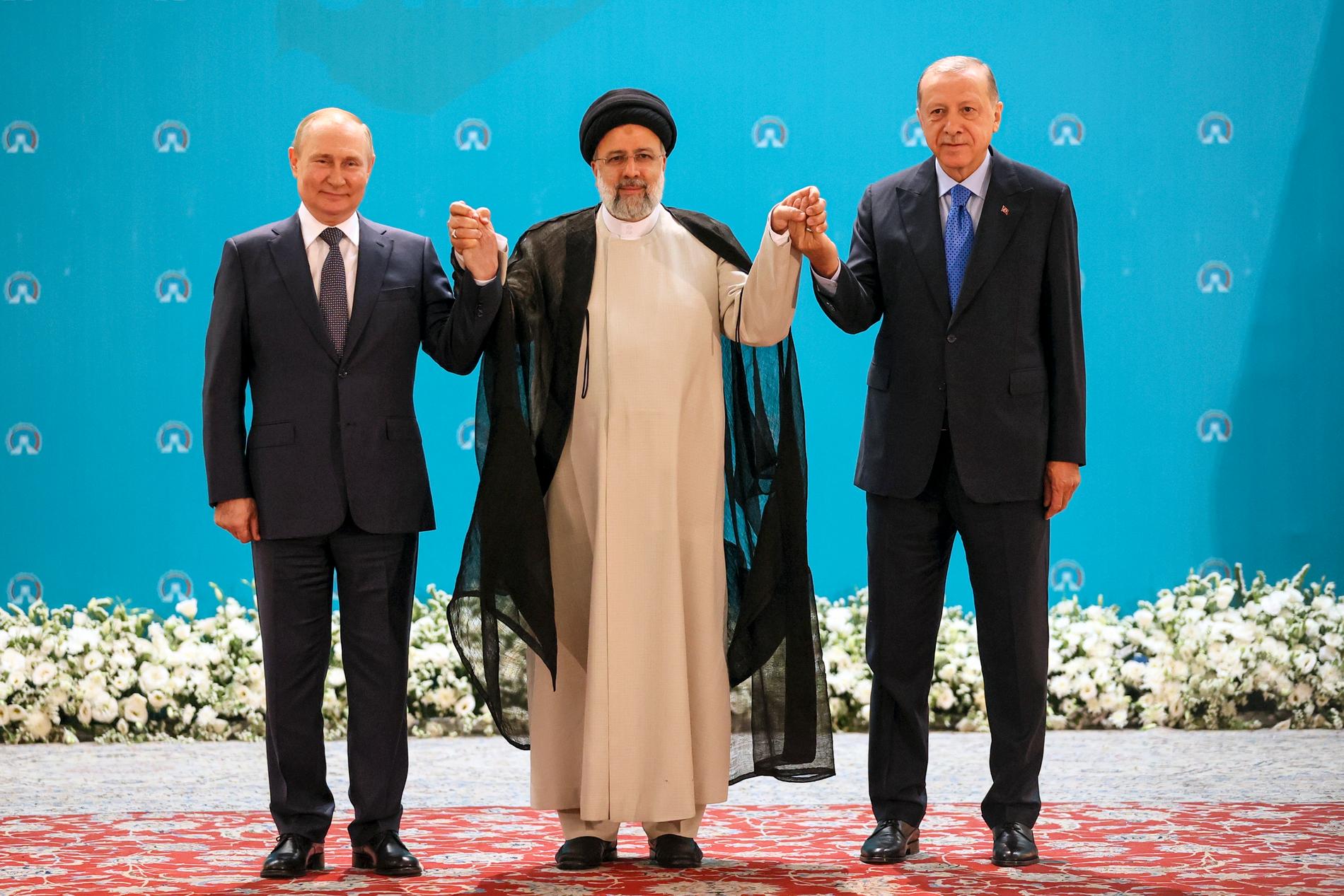 Tre despoter möts. Vladimir Putin, Ebrahim Raisi och Recep Tayyip Erdogan i Teheran den 19 juli.
