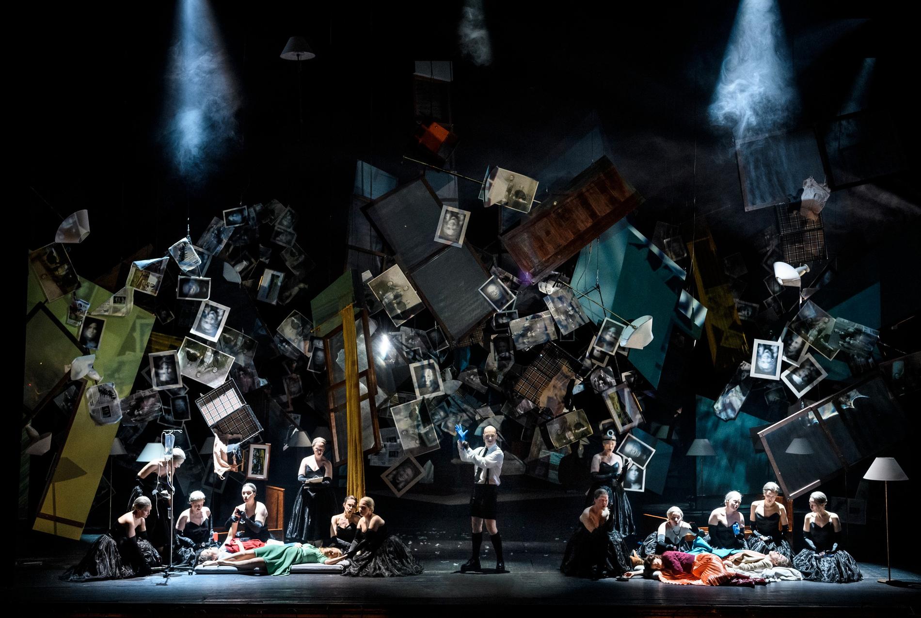 "En midsommarnattsdröm" på Kungliga Operan har ett avancerat dekorbygge. Pressbild.