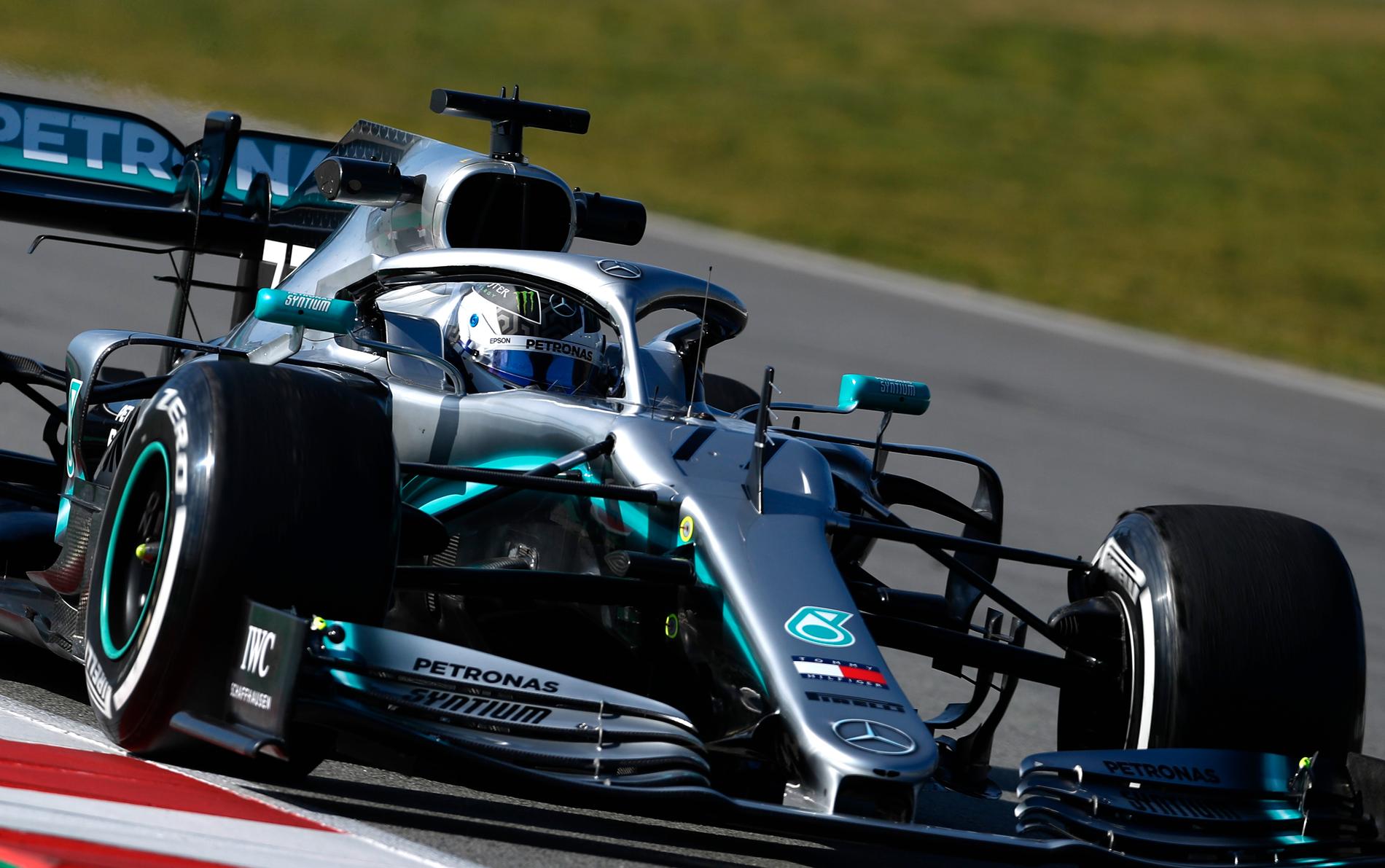 Mercedes under första dagens tester till F1 2019