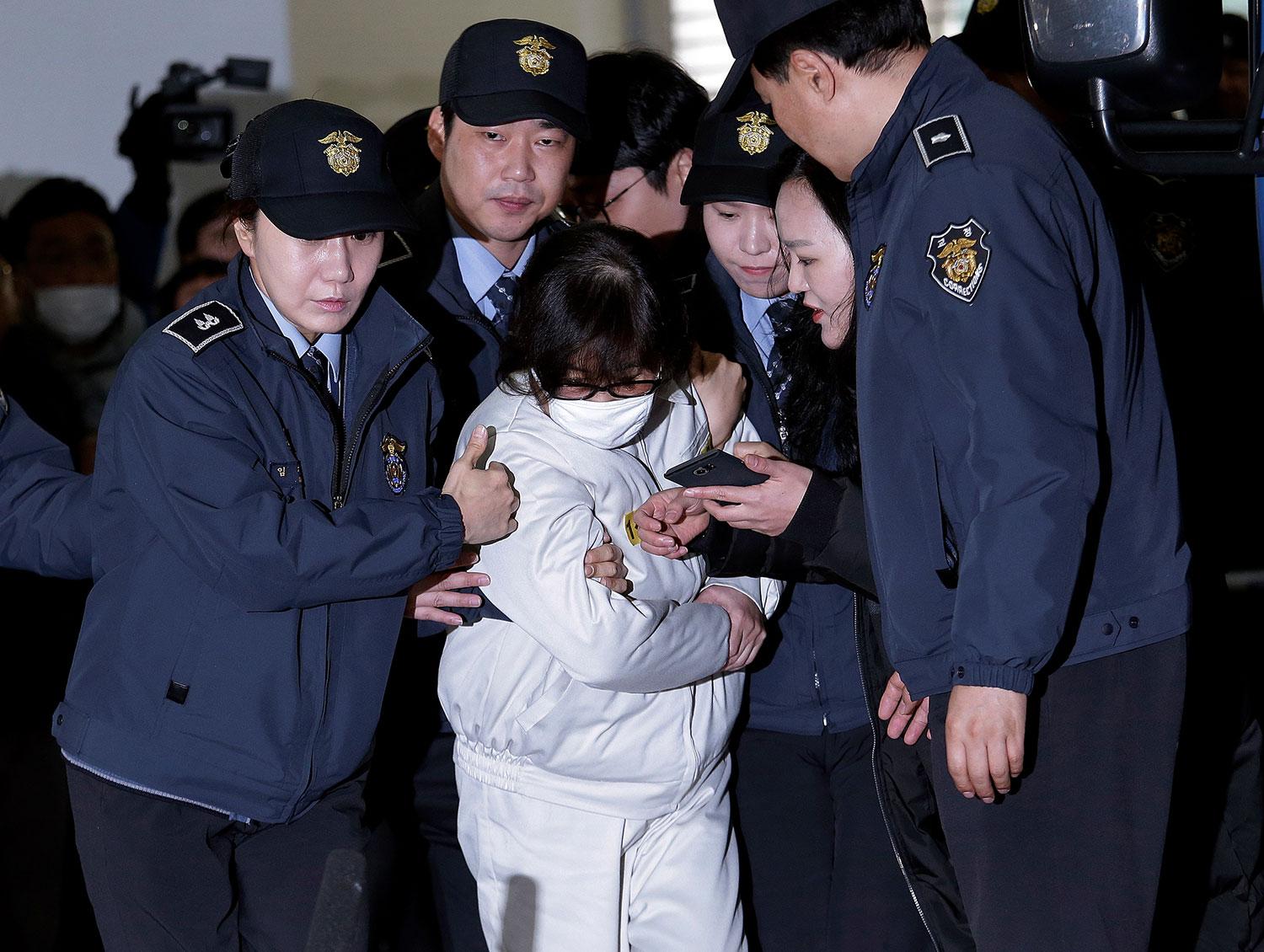 Choi Soon-Sil, vän till Sydkoreas president Park Geun-Hye, är i centrum av den skandal med anklagelser om omfattande korruption som omgärdar Parks regering.