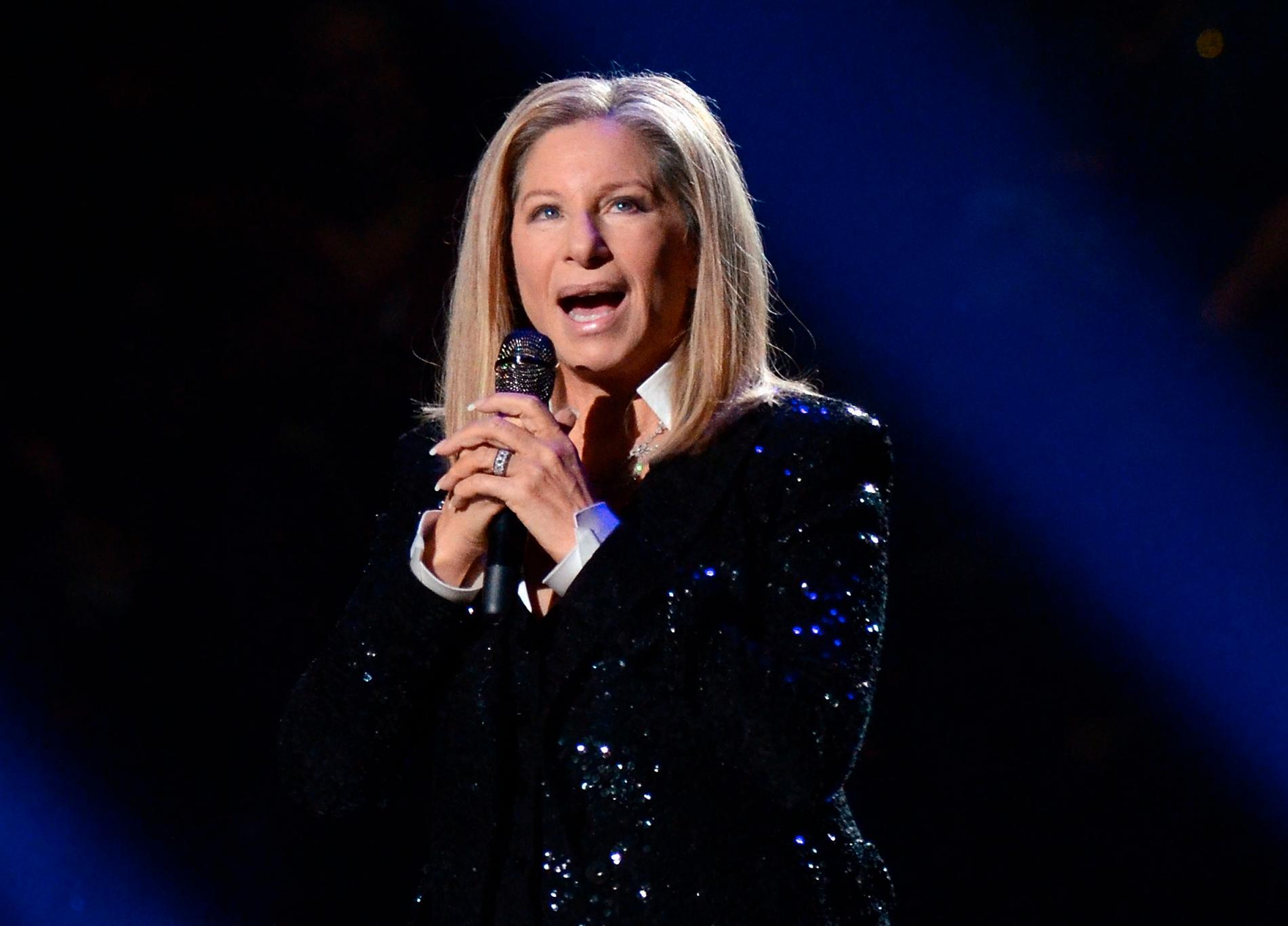 Barbbra Streisands klonade hundar har väckt vreden hos...