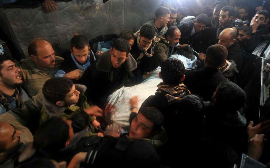 25 döda AP uppger att 25 människor, varav fem civila, dödades under de fyra dagarnas attacker vid Gazaremsan.