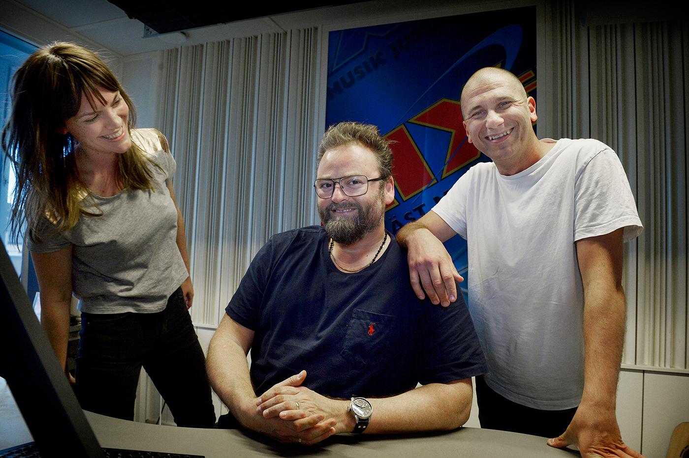 UT UR RADIOSKUGGAN Nu blir Markoolio programledare i radio, tillsammans med Brita Zackari och Adam Alsing ska han leda morgnarna i Rix FM.