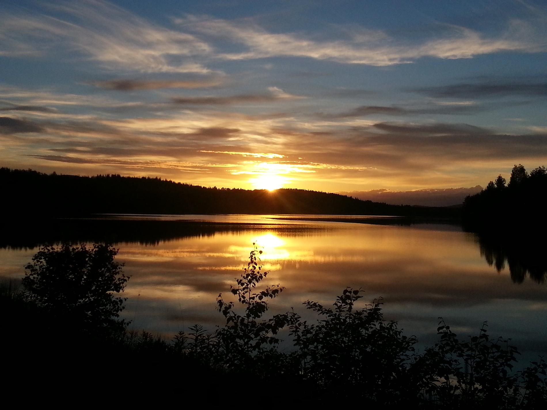 Ytterligare en fantastiskt vacker solnedgång från våra läsare.