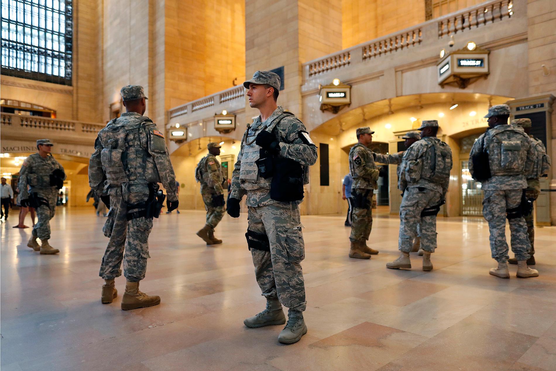 Tung bevakning på Grand Central Station i New York.