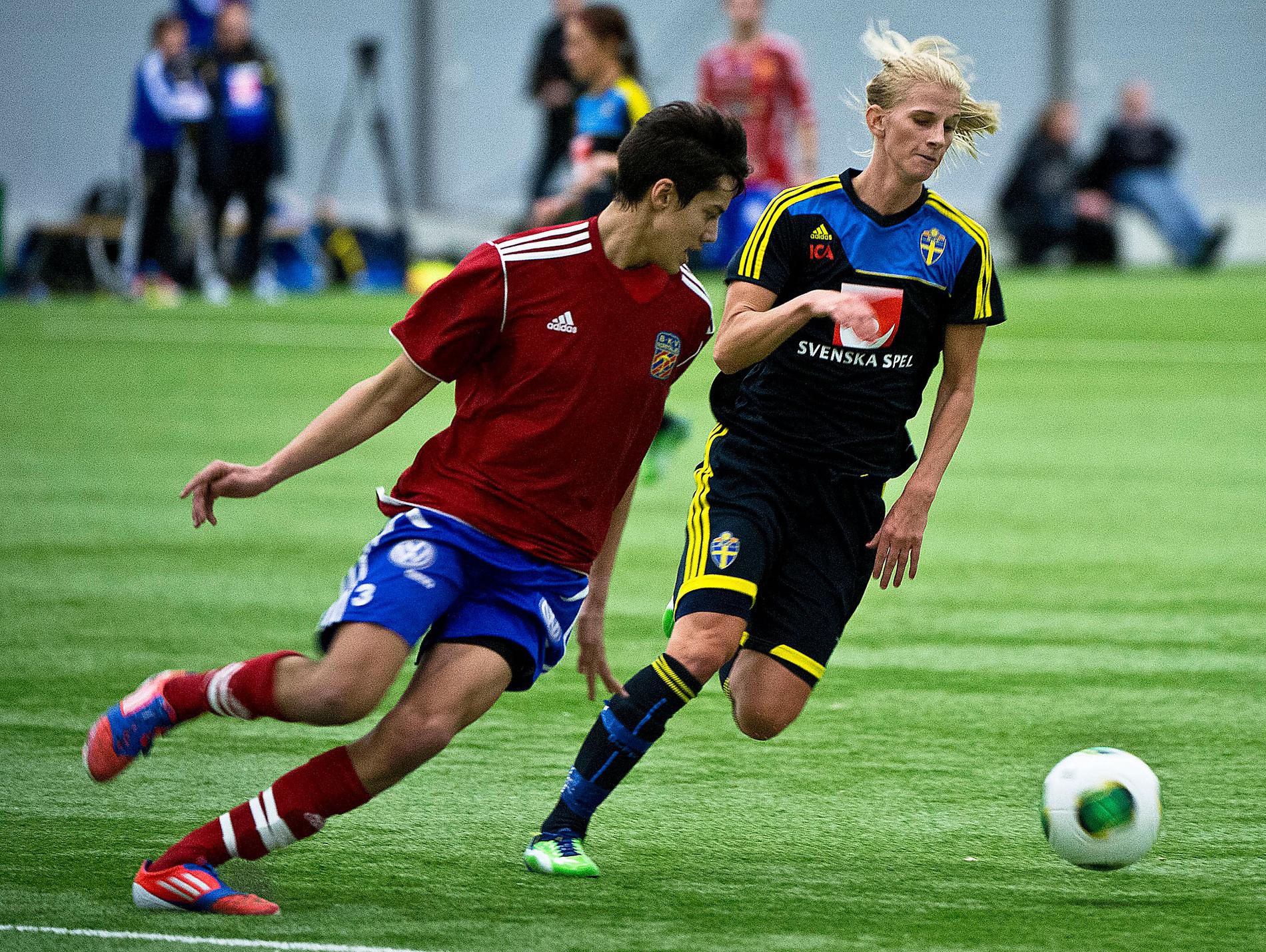 Träningsmatchar mot Gais P16  Damlandslaget mötte 2013 Norrtäljes P19 som besegrades med 1–0 (höger). Mot AIK:s P17-lag blev det förlust med 3–0.