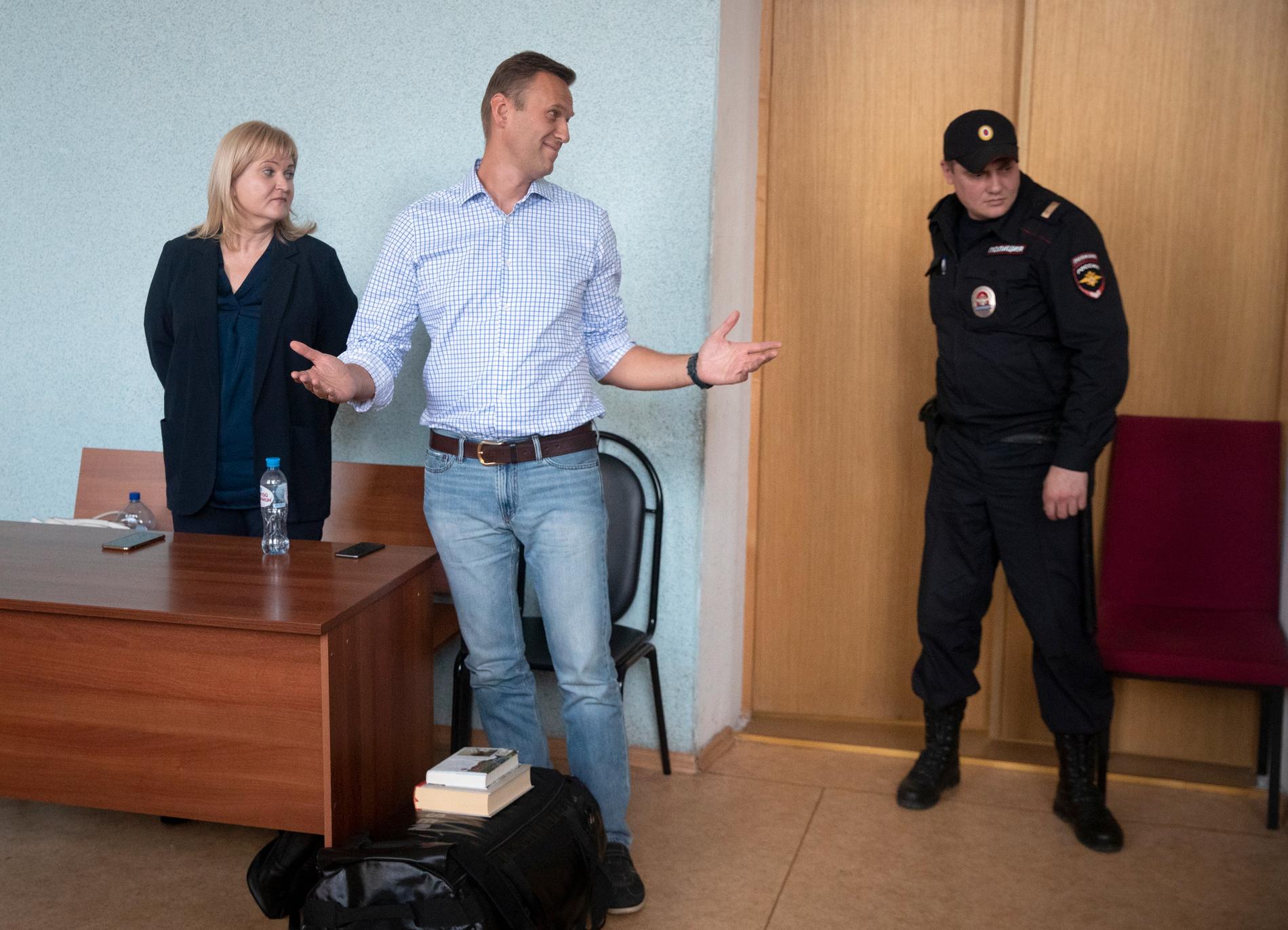 Den ryske oppositionsledaren Alexej Navalnyj i rätten på måndagen.