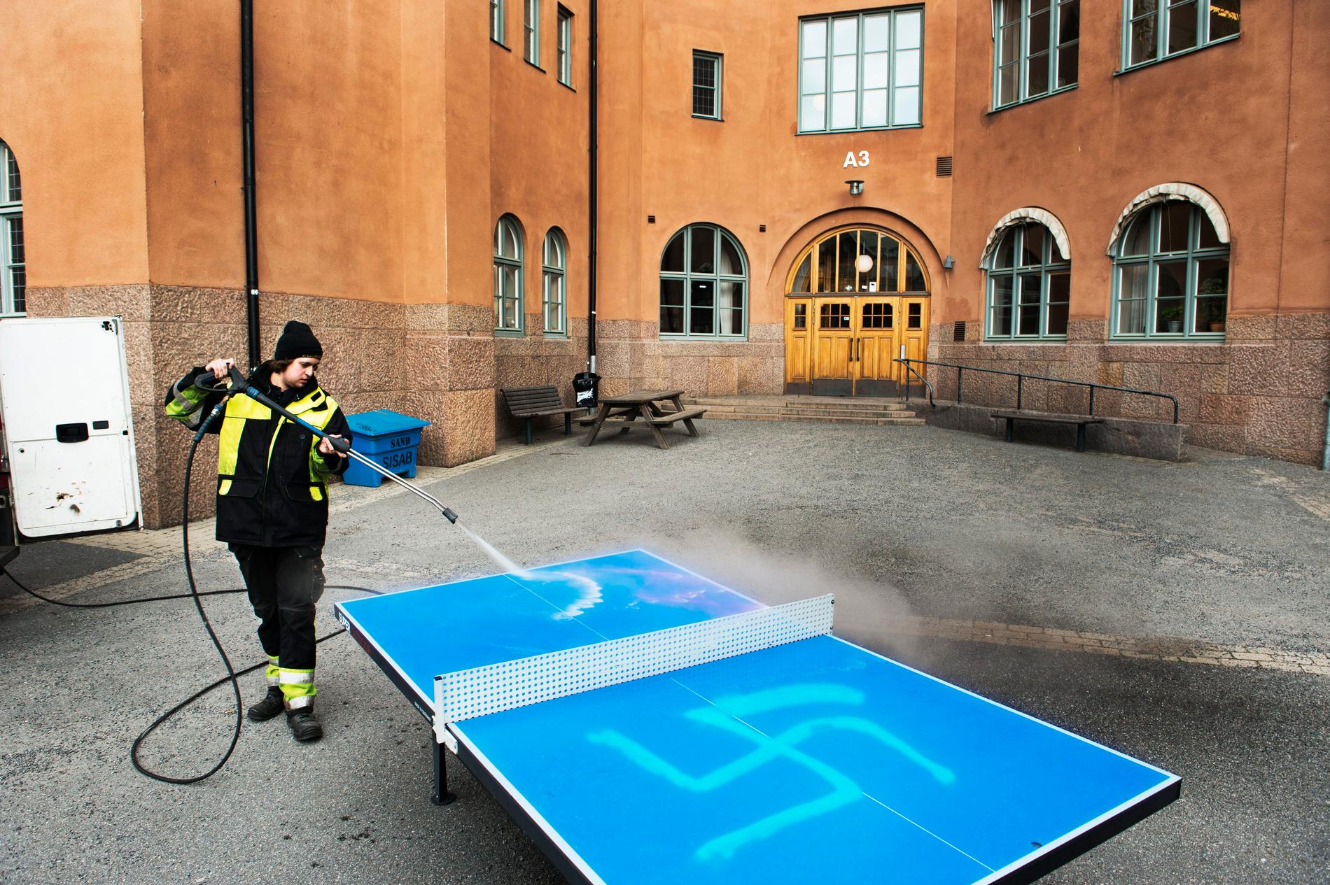 Brottet skadegörelse/klotter var den näst vanligaste brottstypen bland polisanmälda brott med hatbrottsmotiv i Sverige under 2018. Arkivbild.