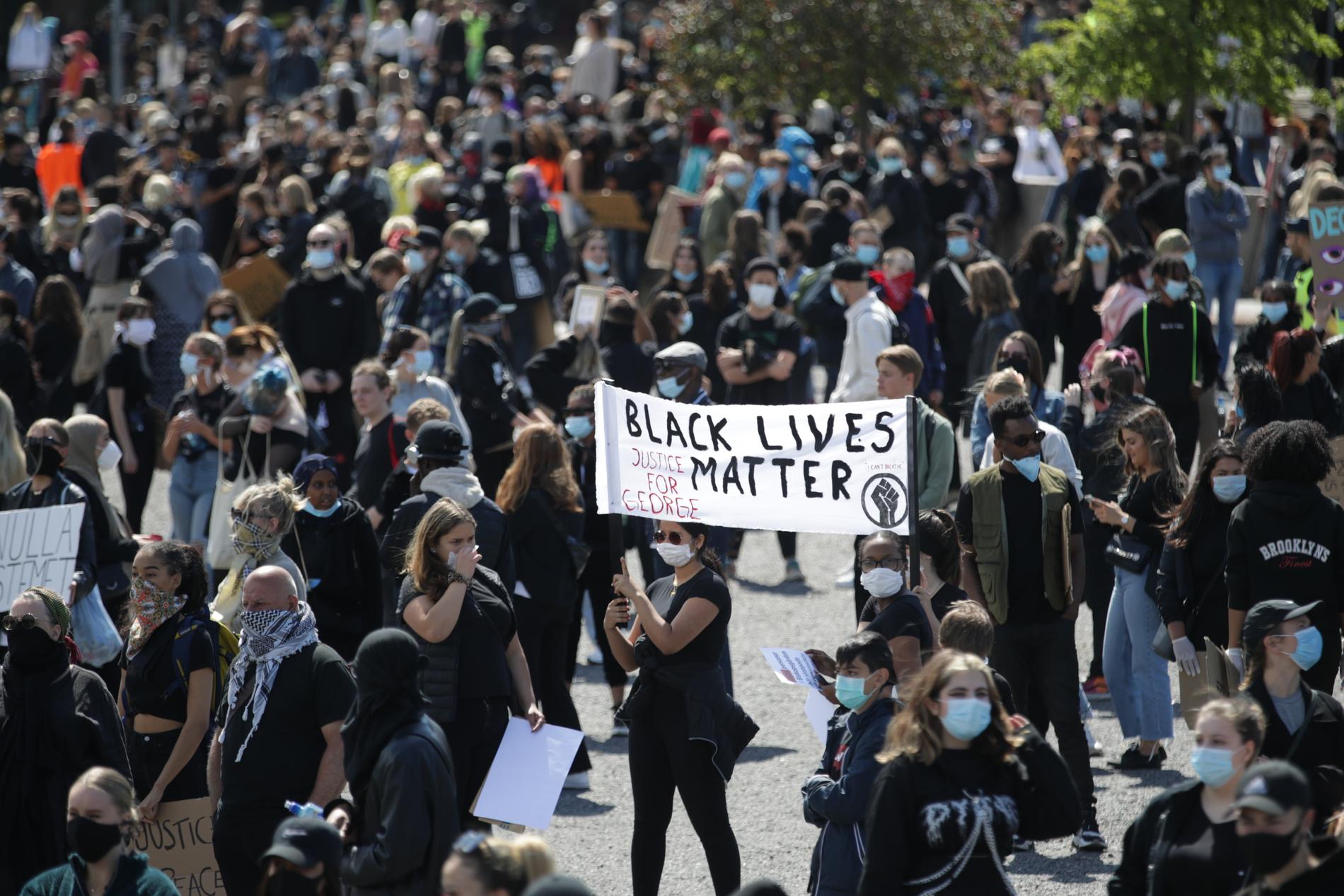Black Lives Matter-demonstration i Göteborg. Sammankomsten upplöstes eftersom den samlade mer än 50 personer vilket strider mot restriktionerna under coronakrisen