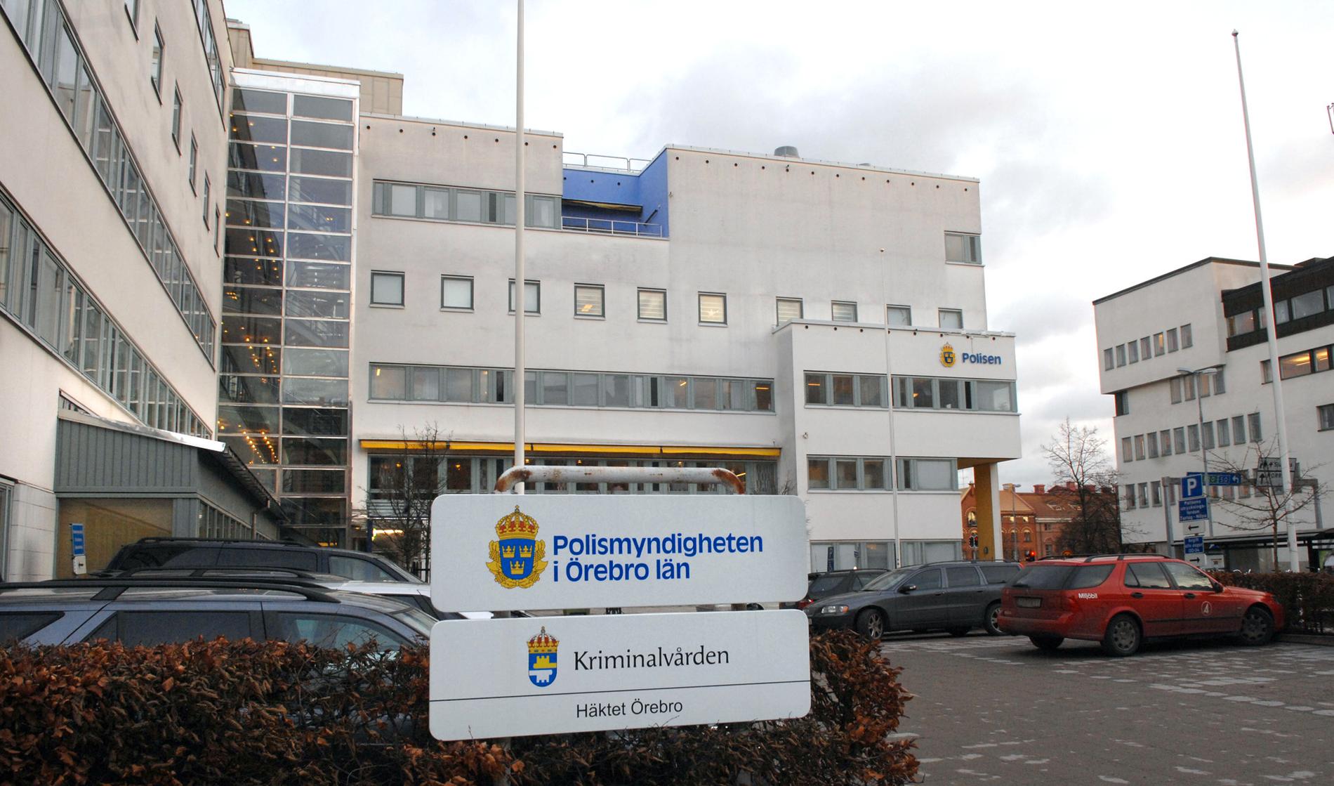 En man som greps efter en vansinnesfärd i Örebro drabbades senare av ett hjärtstopp i polisens arrest. Arkivbild.