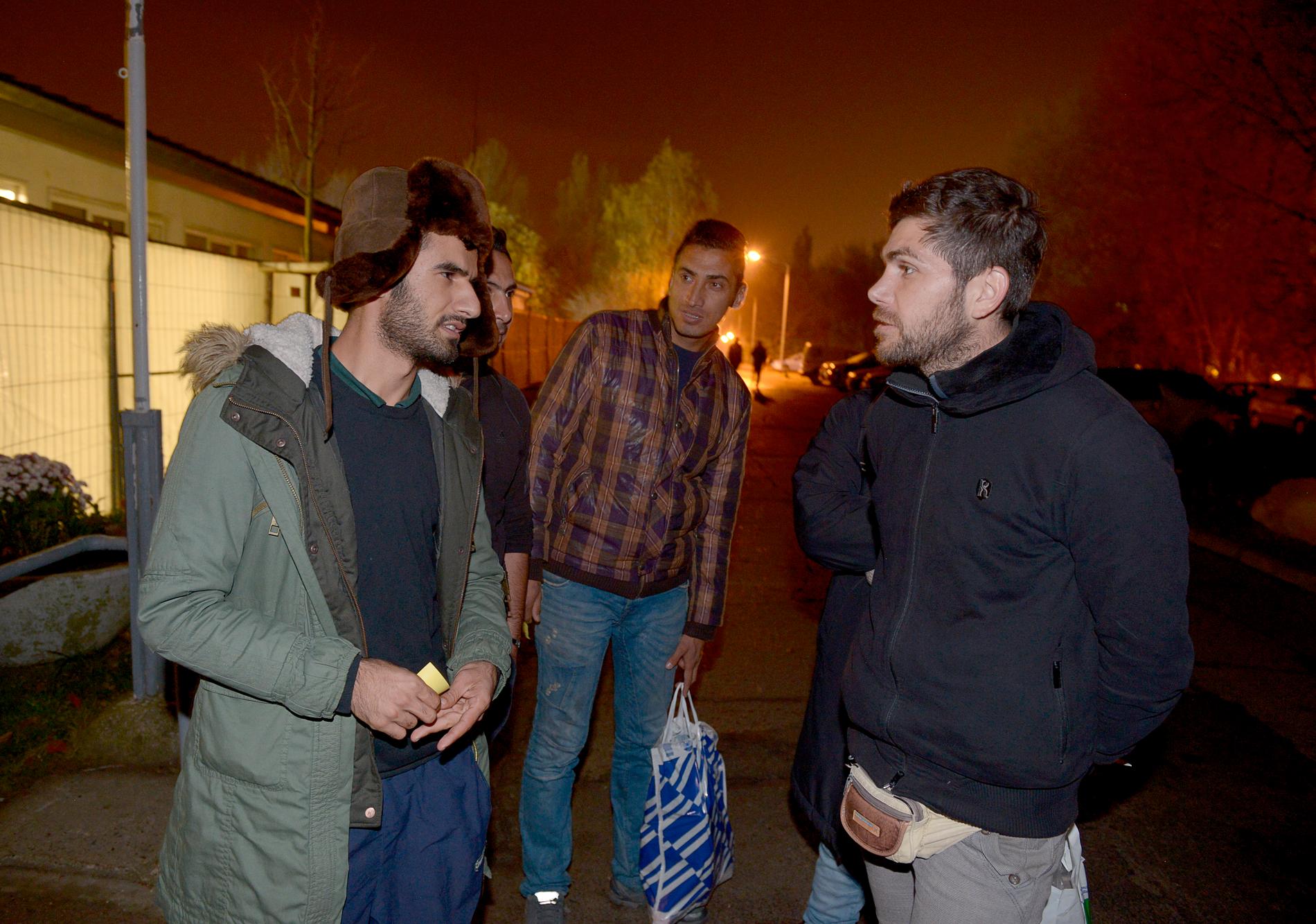 Hassan från Iran väntar i Rostock på att komma på färjan mot Sverige. Han är på väg till släktingar i Falun.