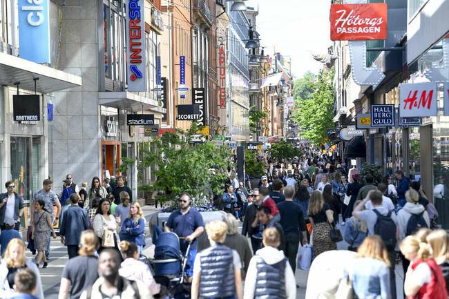 Trots att vi ligger högst i Europa, har antalet smittofall i Sverige sjunkit de senaste veckorna. 