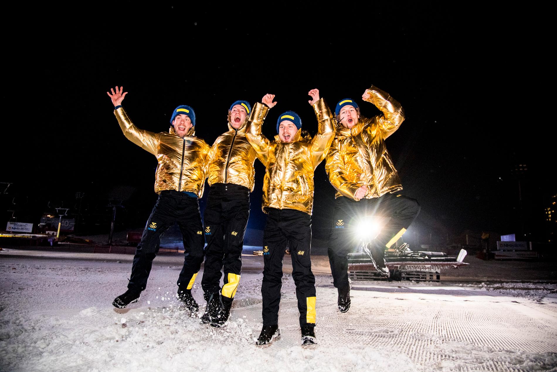 Femling tillsammans med de andra svenska guldhjältarna i stafettlaget under OS i vintras. 
