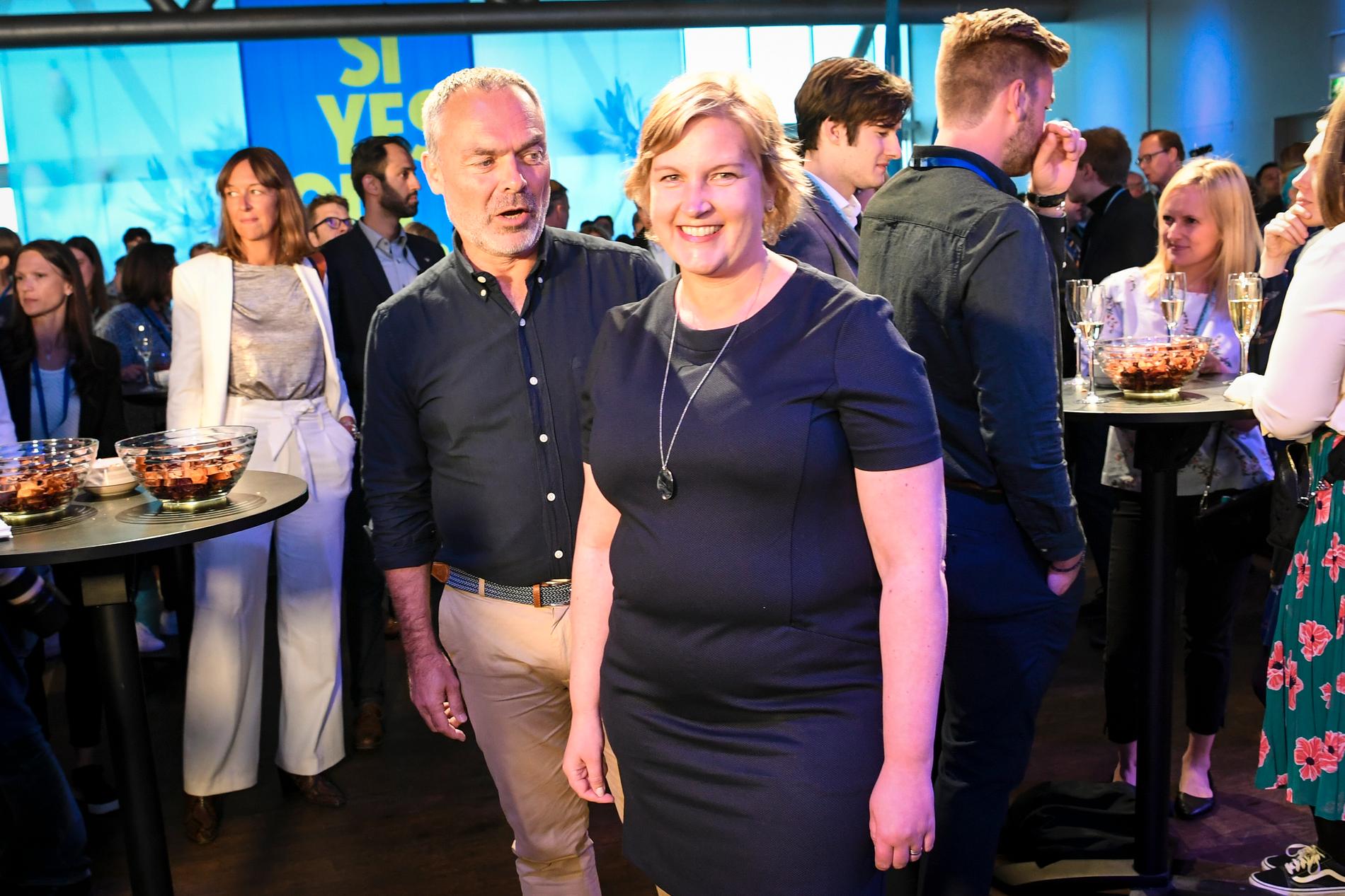 Liberalernas partiledare Jan Björklund och toppkandidaten Karin Karlsbro under partiets valvaka på Clarion Hotel i Stockholm.