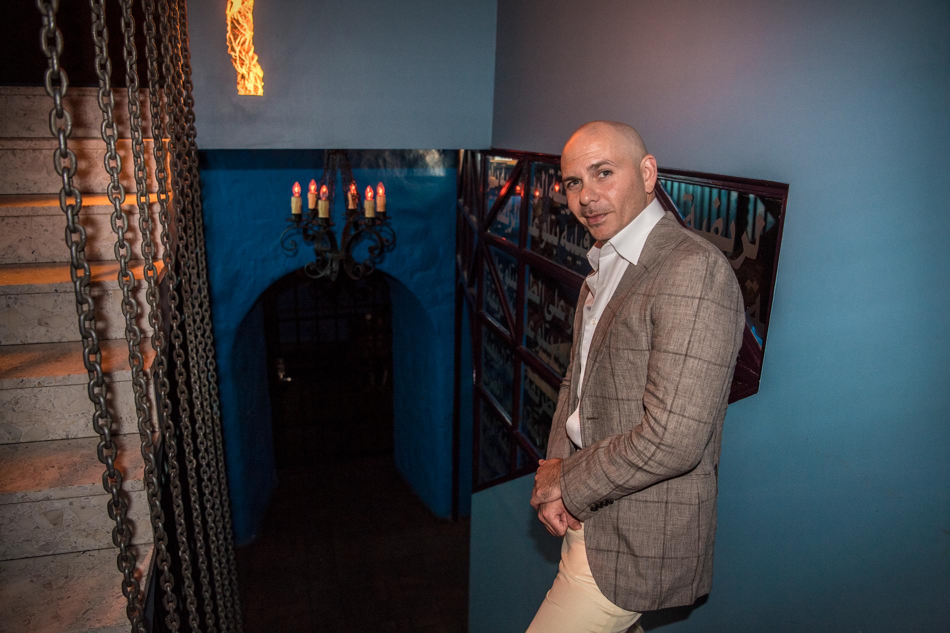 Världsstjärnan Pitbull festade på Beirut Café i Stockholm, natten till måndag. 