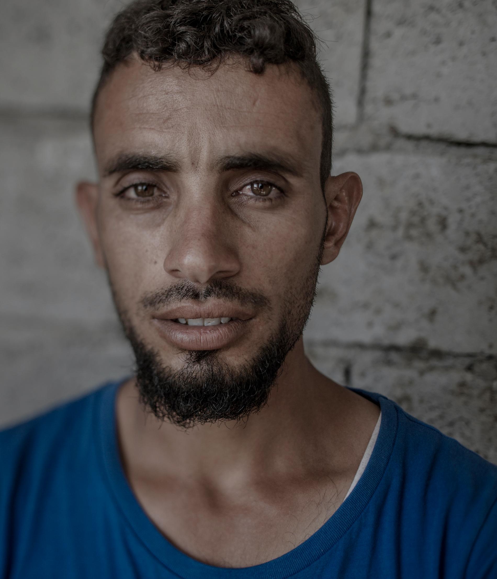 Flydde från Mosul:  Ahmed lämnade alla vapen bakom sig när han beordrades att lämna Mosul 2014.