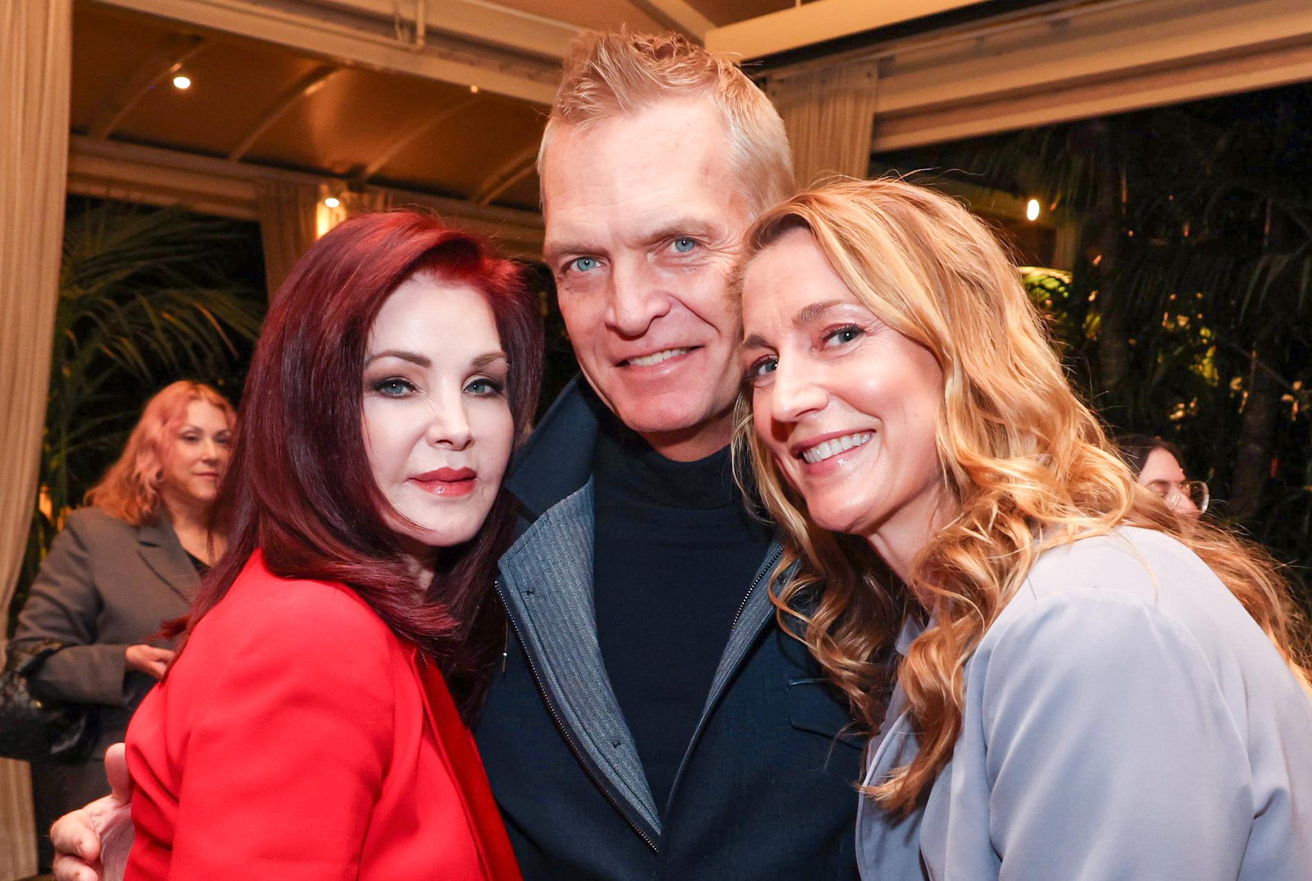 Priscilla Presley tillsammans med Hollywoodjournalisterna Magnus Sundholm och Kjersti Flaa.
