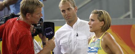 Pressad till tårar Efter fallet och utmarchen ur OS bröt Sanna Kallur ihop under intervjun med SVT:s Peter Jonsson.