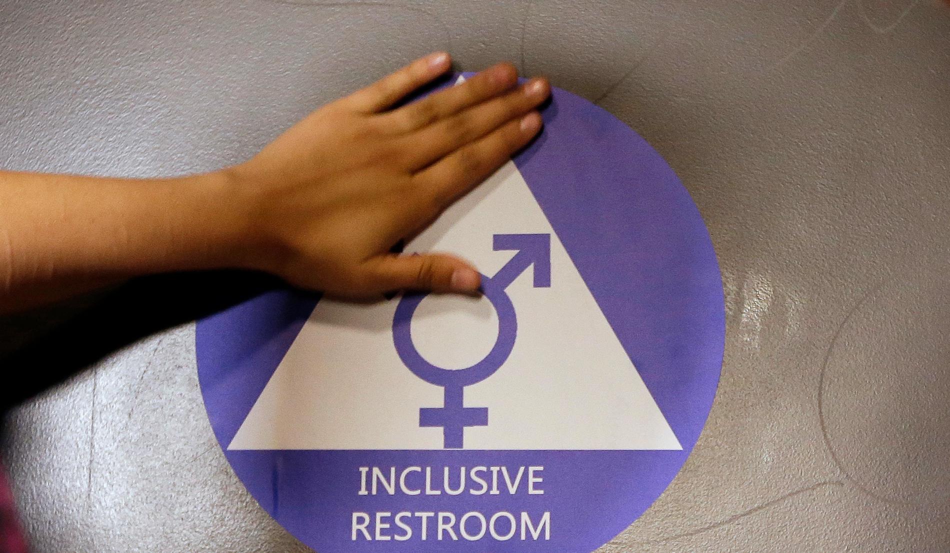 Den transsexuella japanska tjänstemannen vann rättstvisten mot sin arbetsgivare och får nu använda damernas toalett på jobbet.