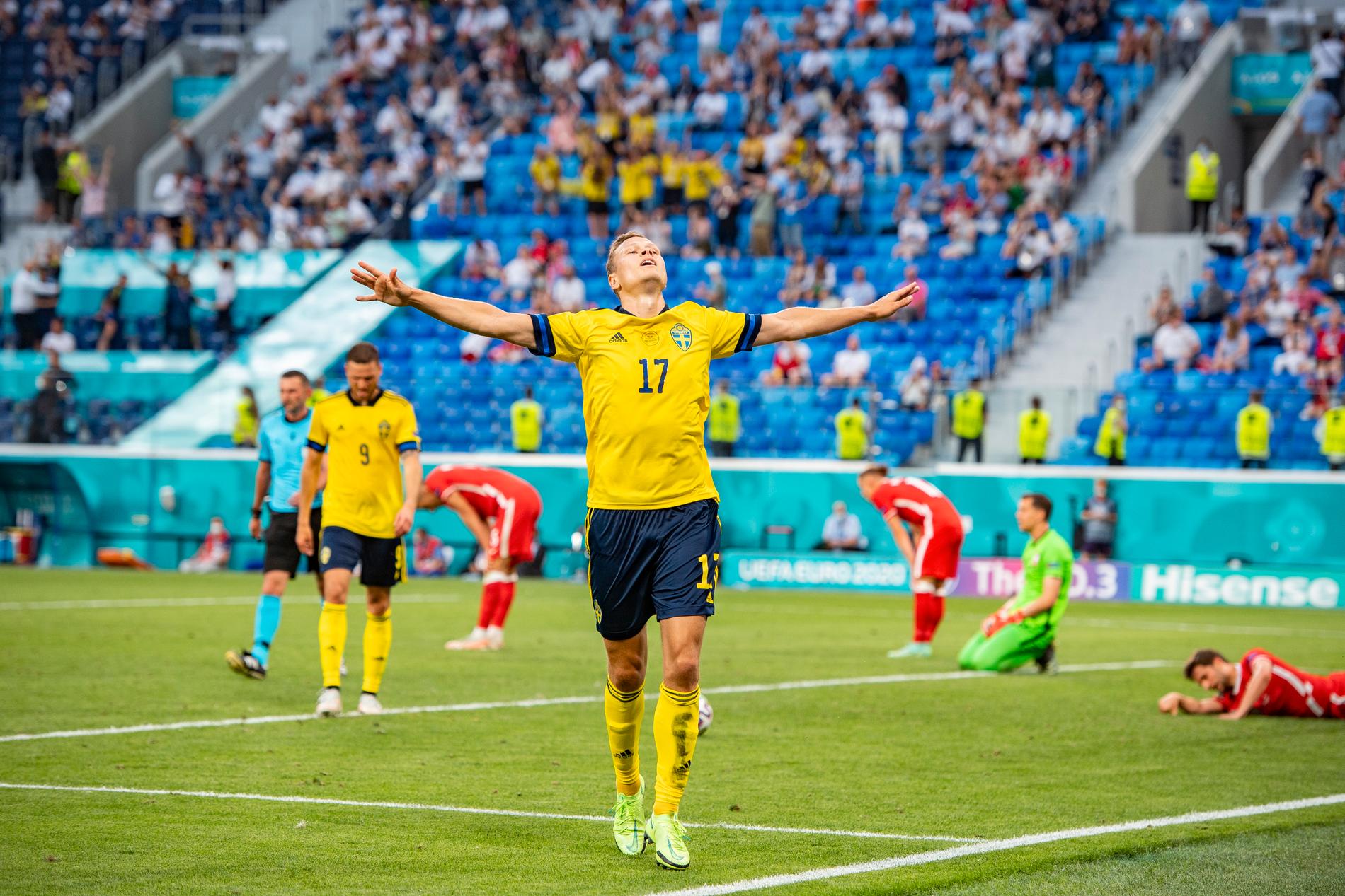 Victor Claesson efter 3–2-målet mot Polen. 