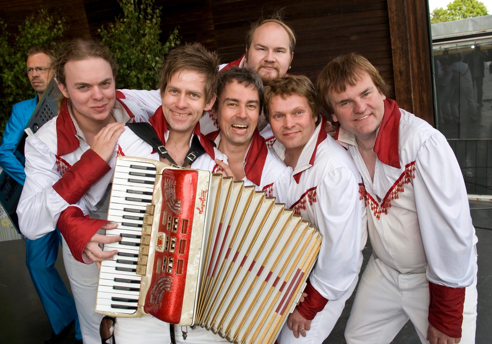 Dansbandet Larz-Kristerz, som slog igenom i dansbandkampen 2008, hade sett fram emot sin sommarturné. Arkivbild.