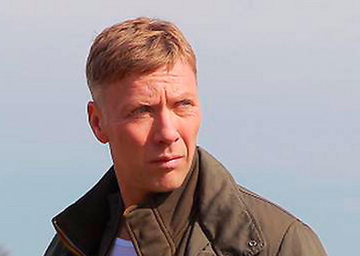 Carl Hamilton (Mikael Persbrandt).