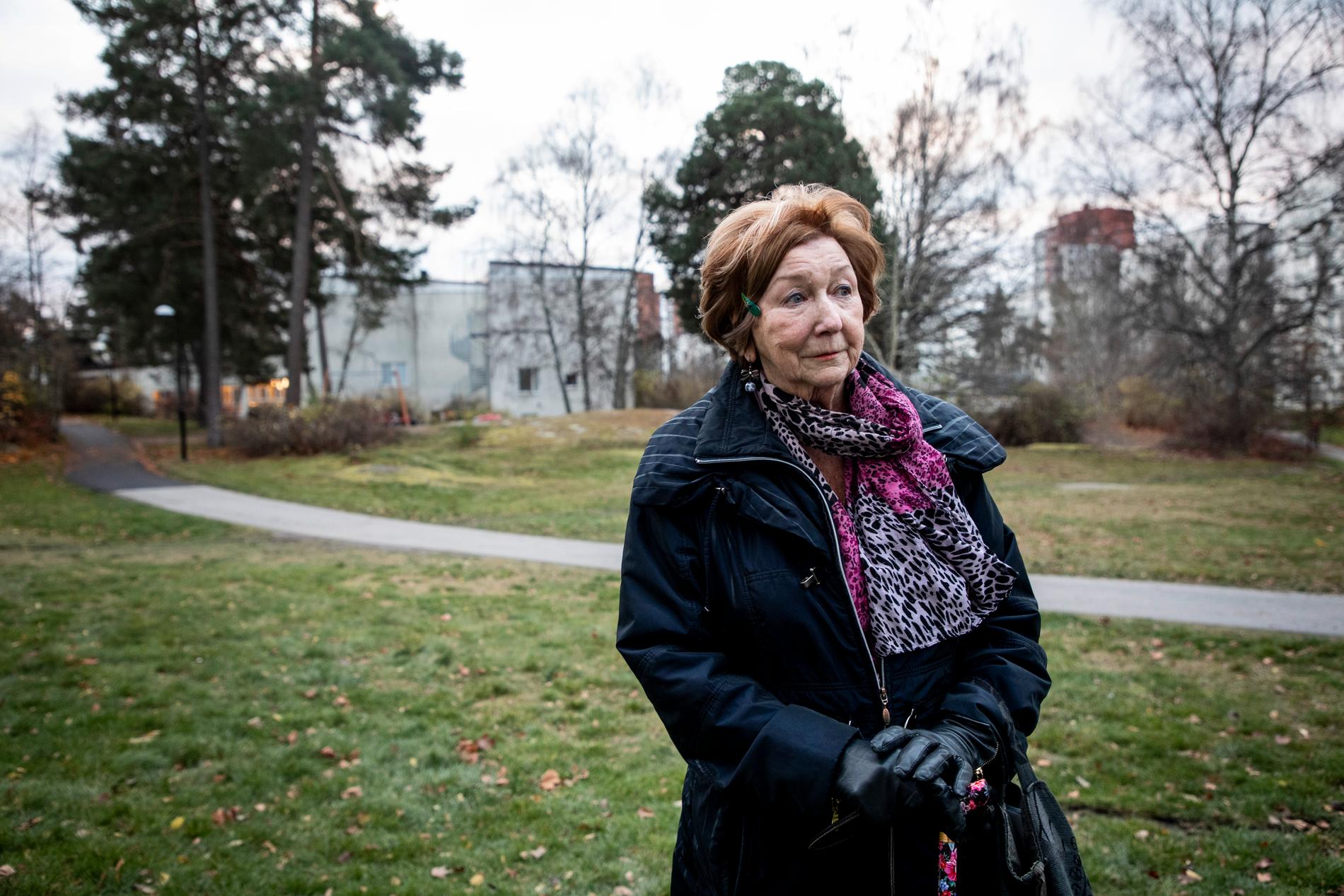 Mary Lennborg jobbar som volontär i kyrkan och kände ett behov av att besöka minnesplatsen i Hässelby.