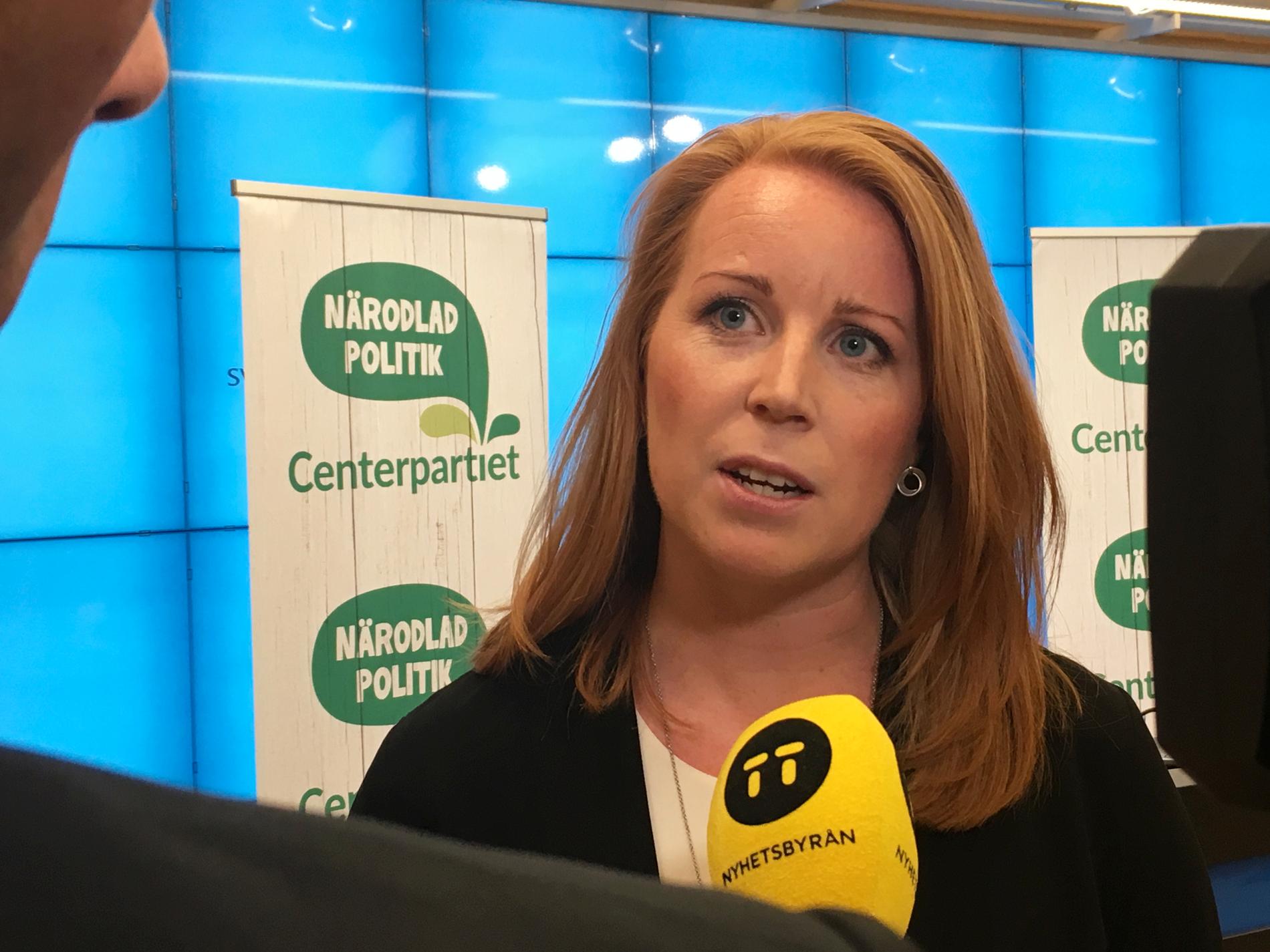Centerns ledare Annie Lööf tänker rösta ja till regeringens förslag om att ge ensamkommande unga en ny chans att stanna i Sverige.