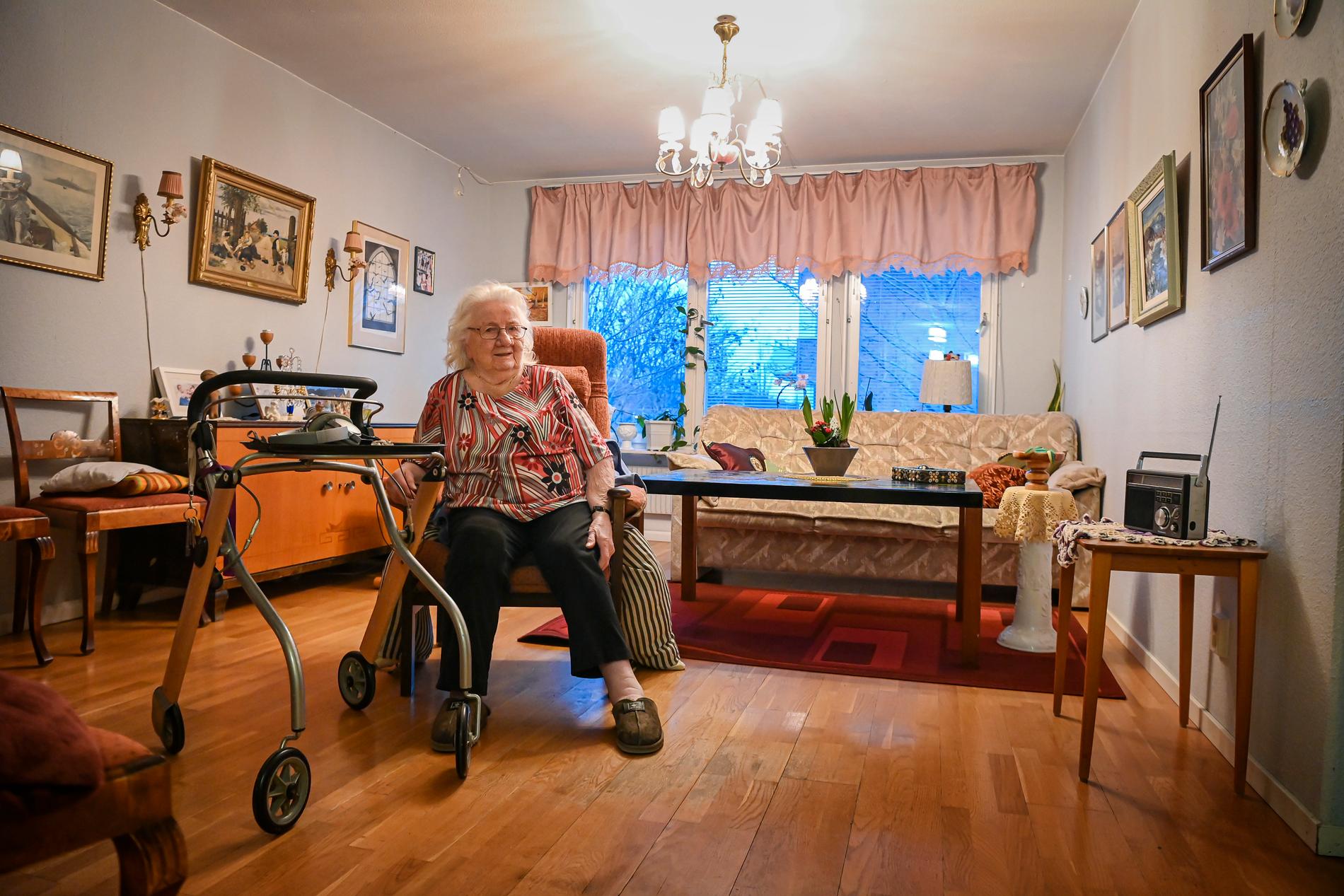 Margareta Isaksson, 103, bor ensam i en lägenhet i Skarpnäck. 