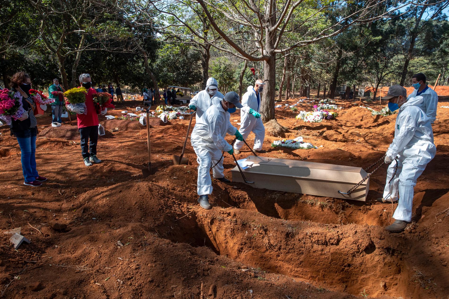 En avliden person begravs på Vila Formosa.
